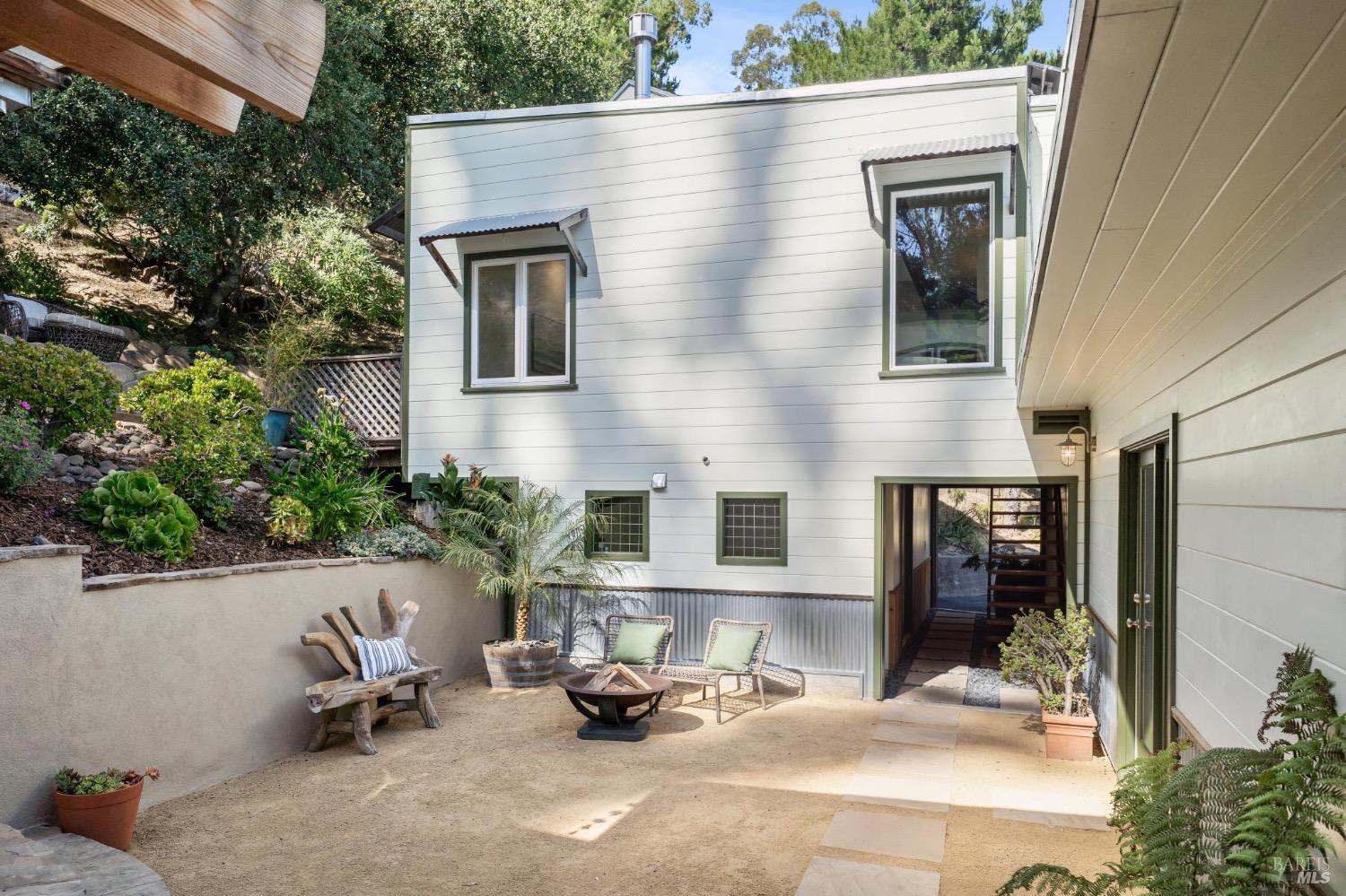 7 Upper Ridgeway Ave