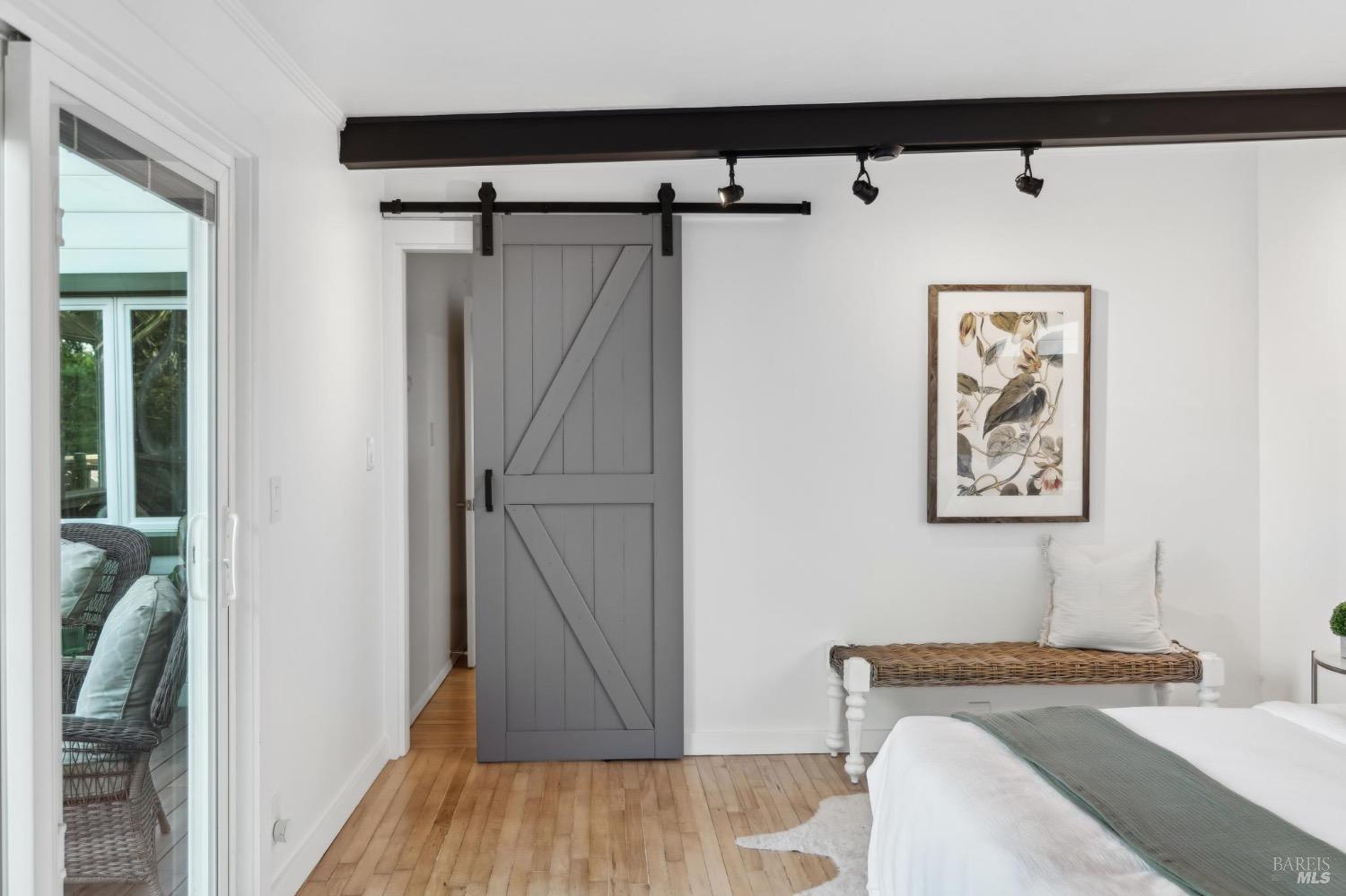 7 Upper Ridgeway Ave