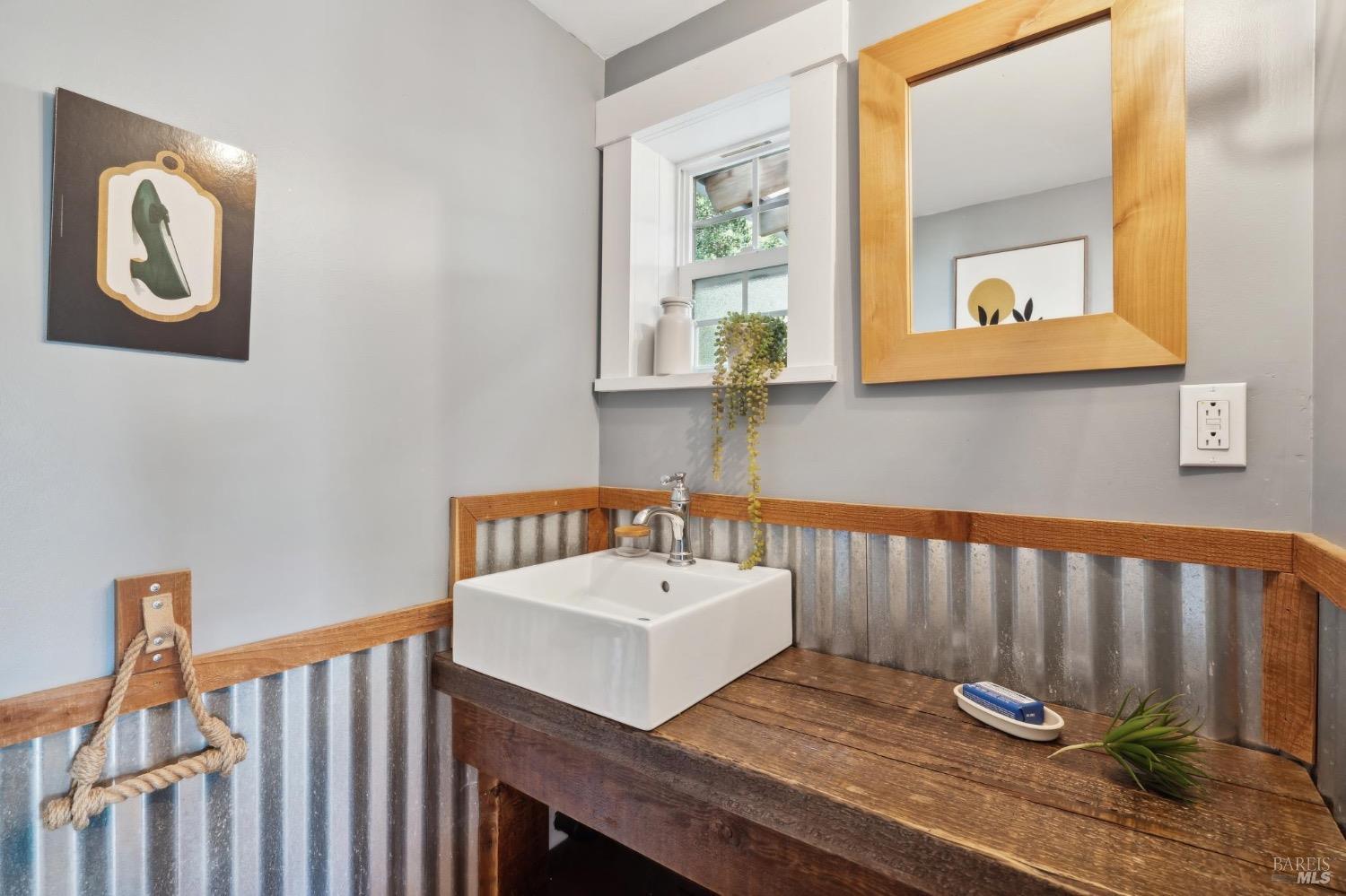 7 Upper Ridgeway Ave