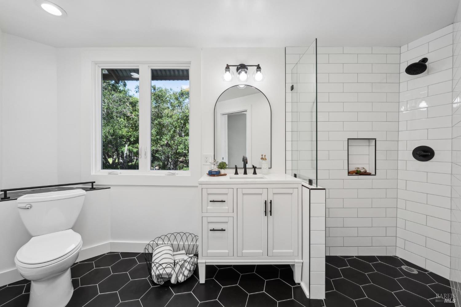 7 Upper Ridgeway Ave