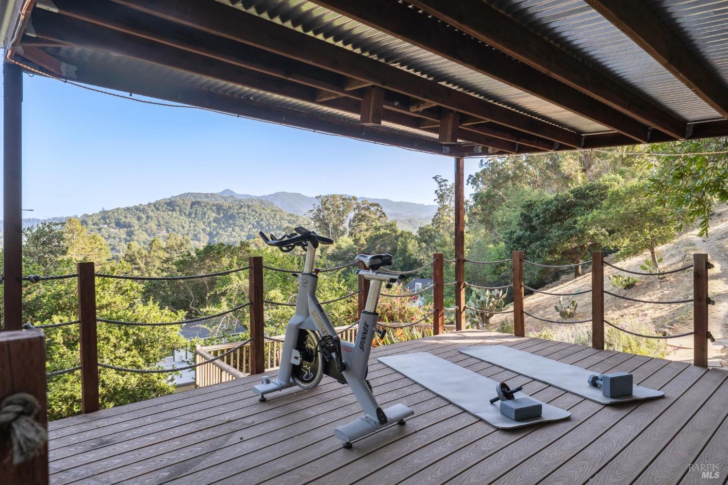 7 Upper Ridgeway Ave