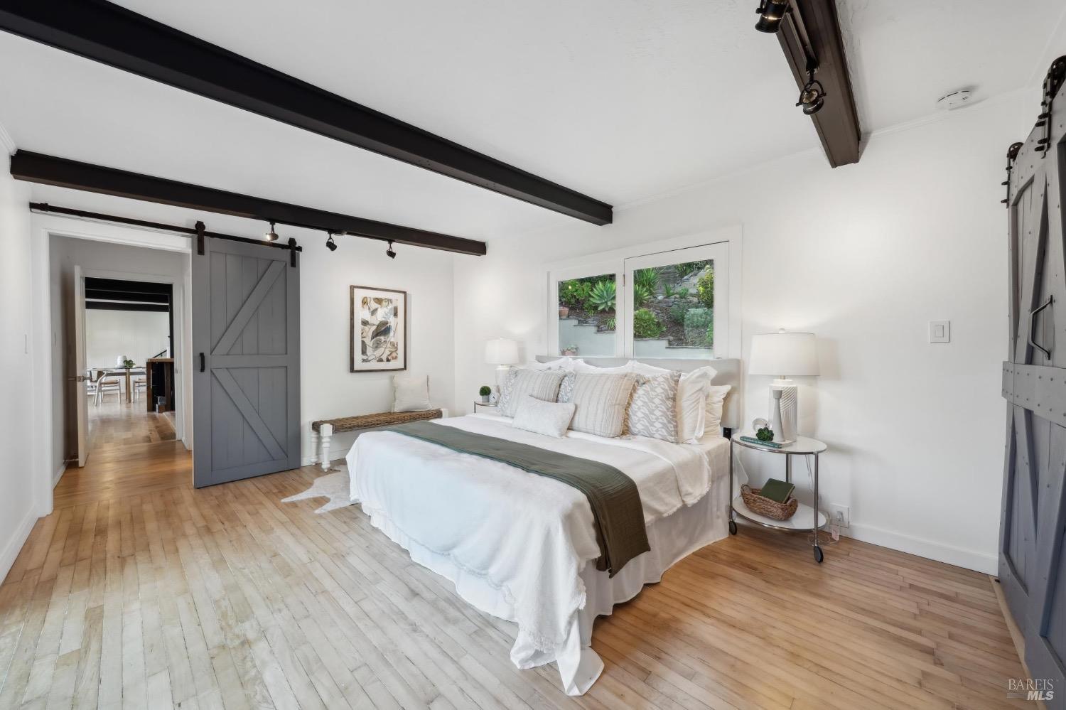 7 Upper Ridgeway Ave