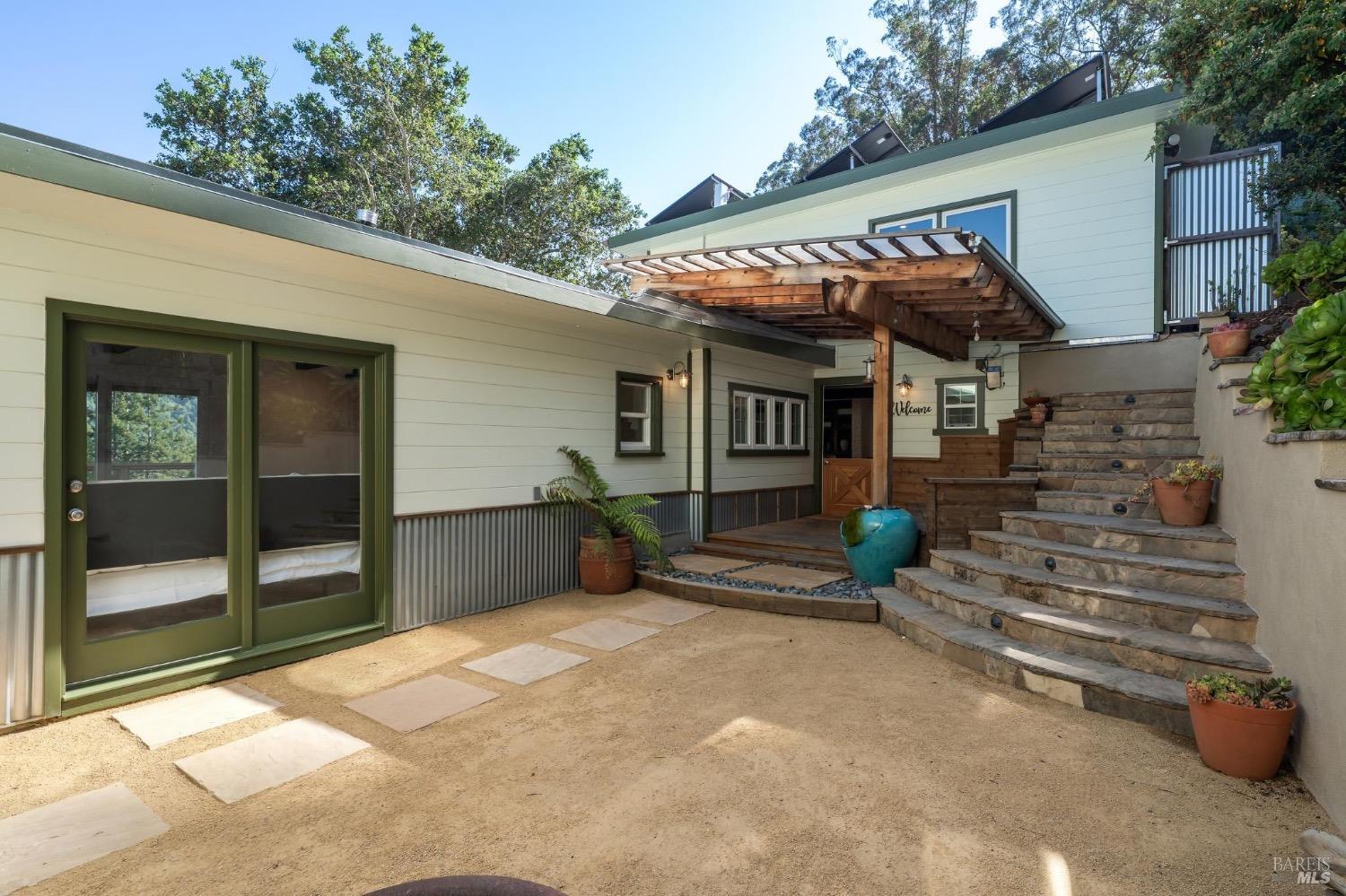 7 Upper Ridgeway Ave