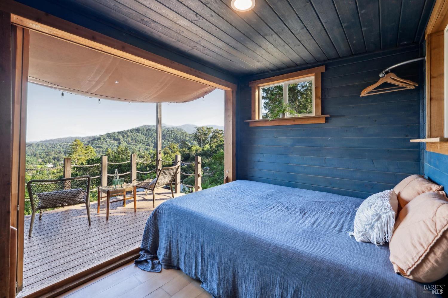 7 Upper Ridgeway Ave