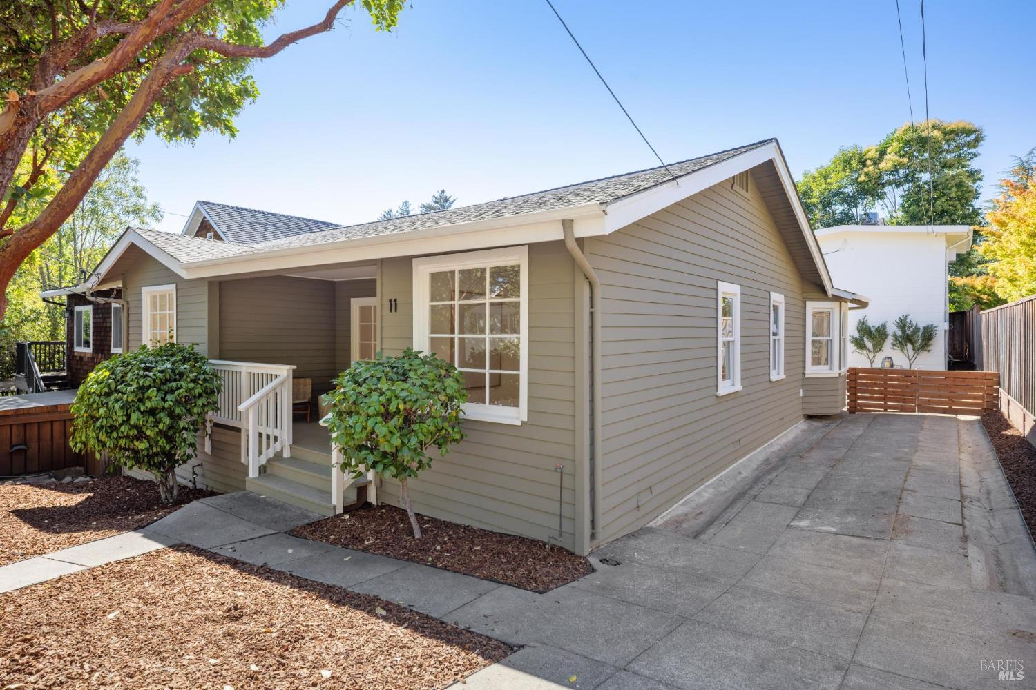 11 Stetson Ave