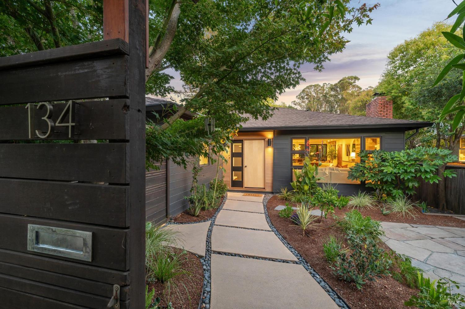 134 San Francisco Blvd