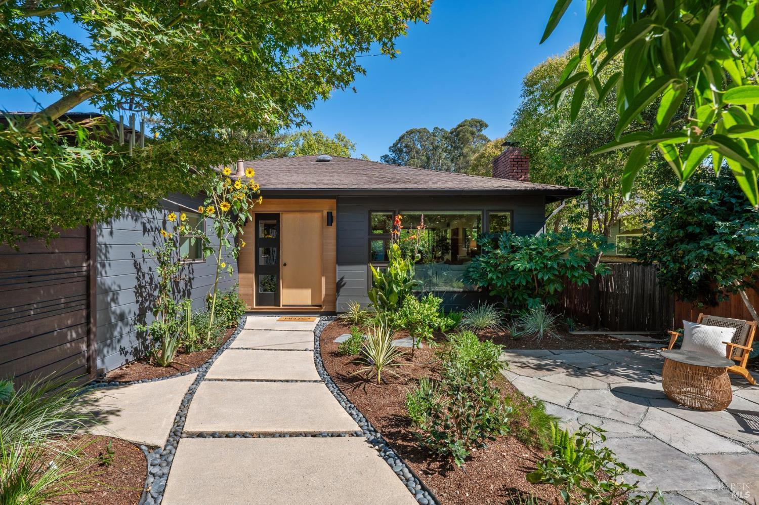 134 San Francisco Blvd