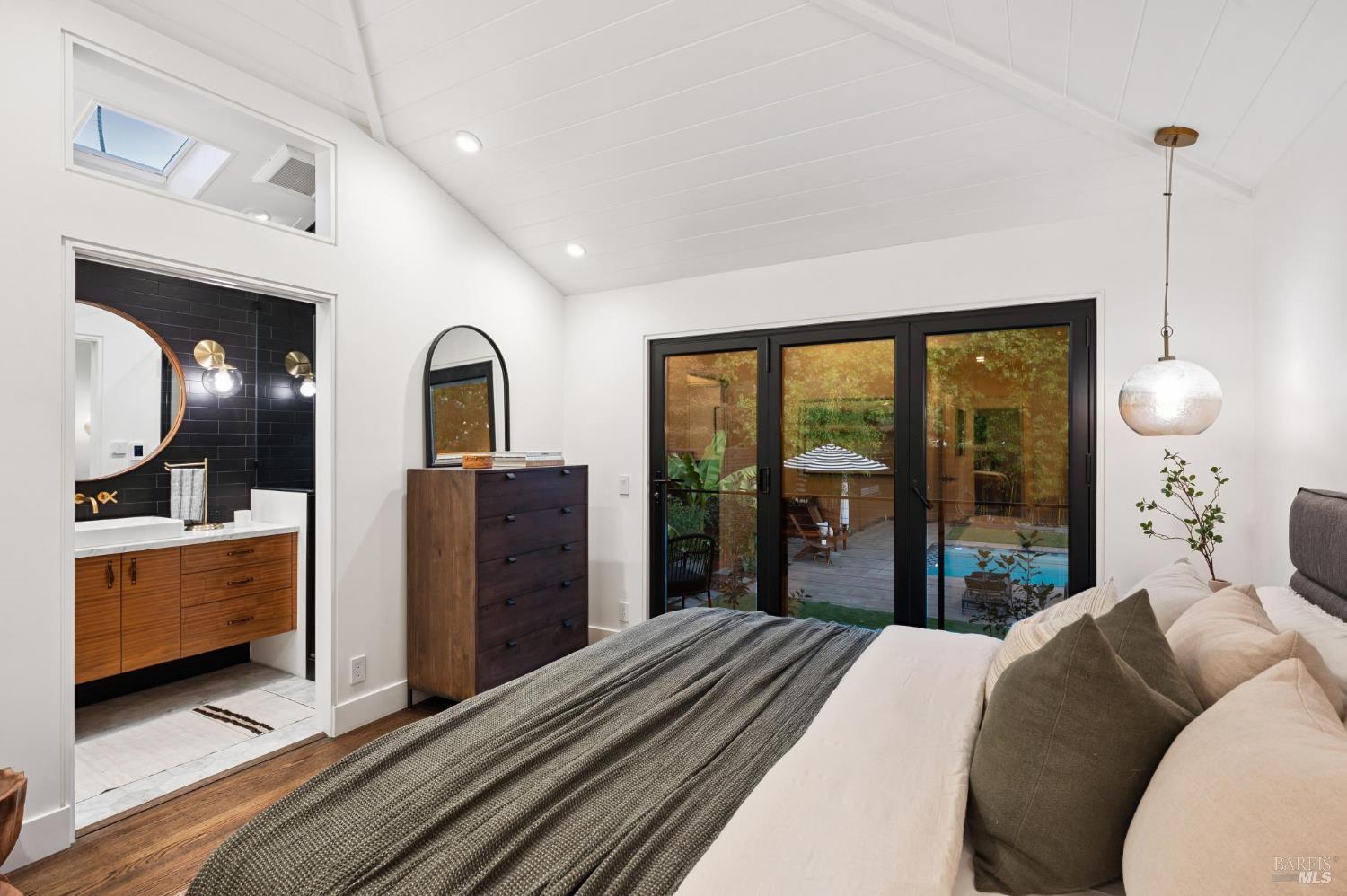 134 San Francisco Blvd