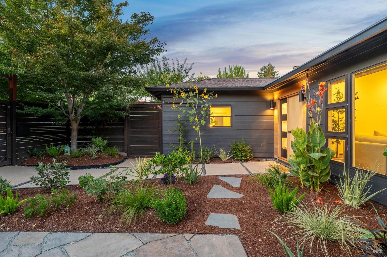 134 San Francisco Blvd