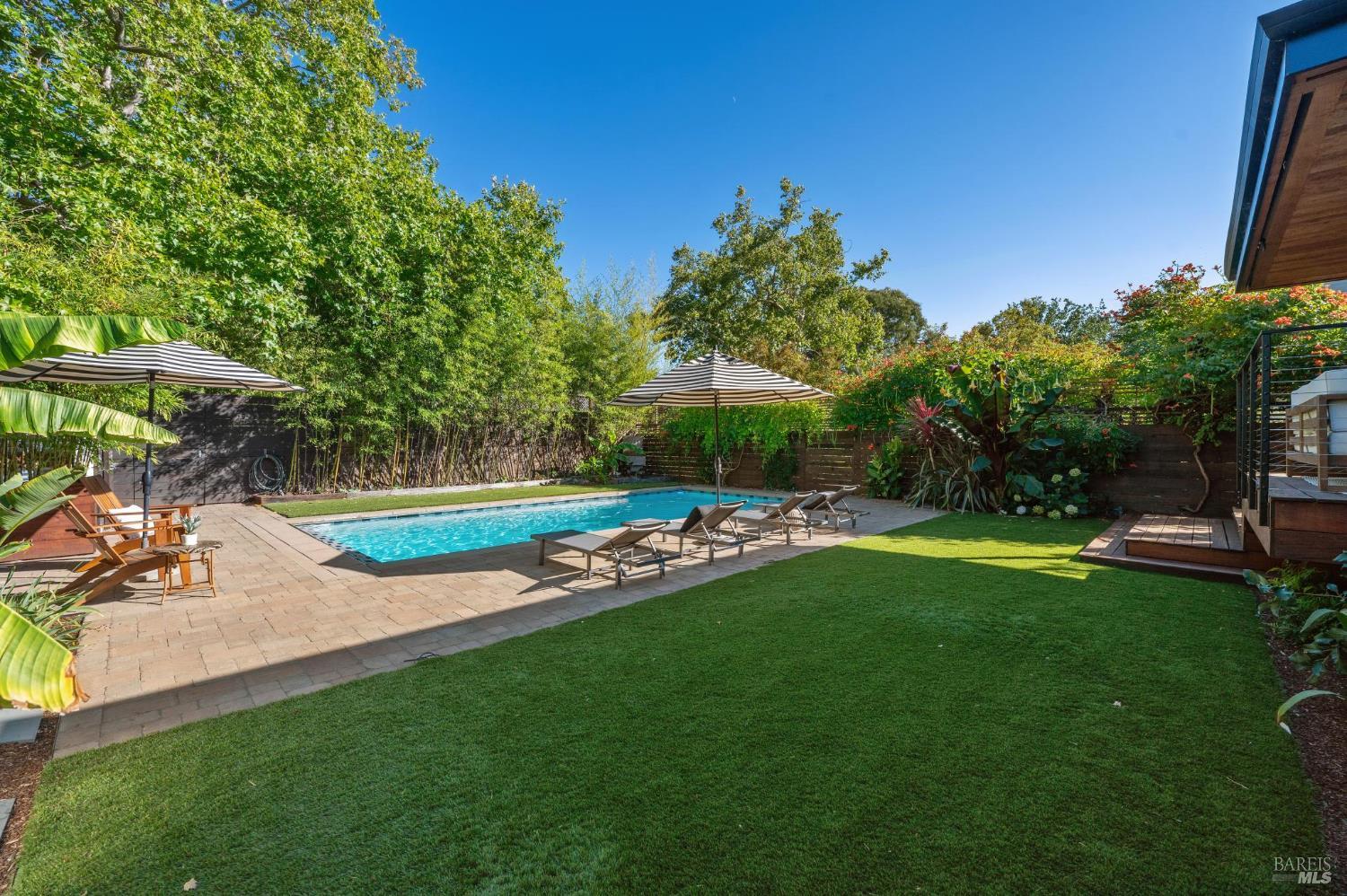 134 San Francisco Blvd