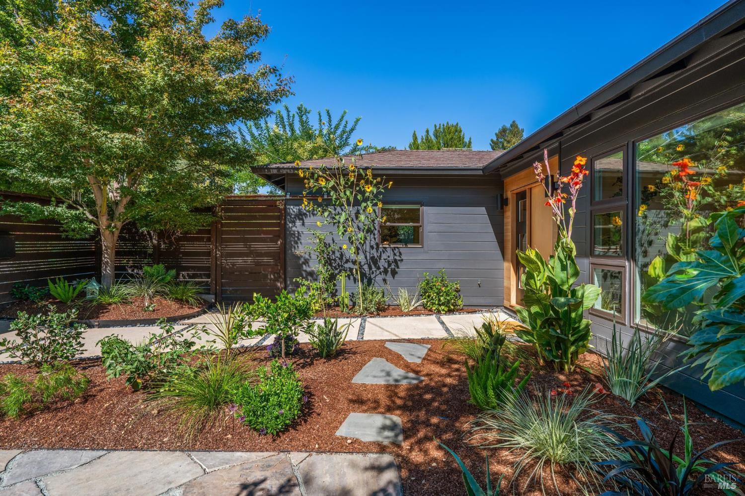 134 San Francisco Blvd