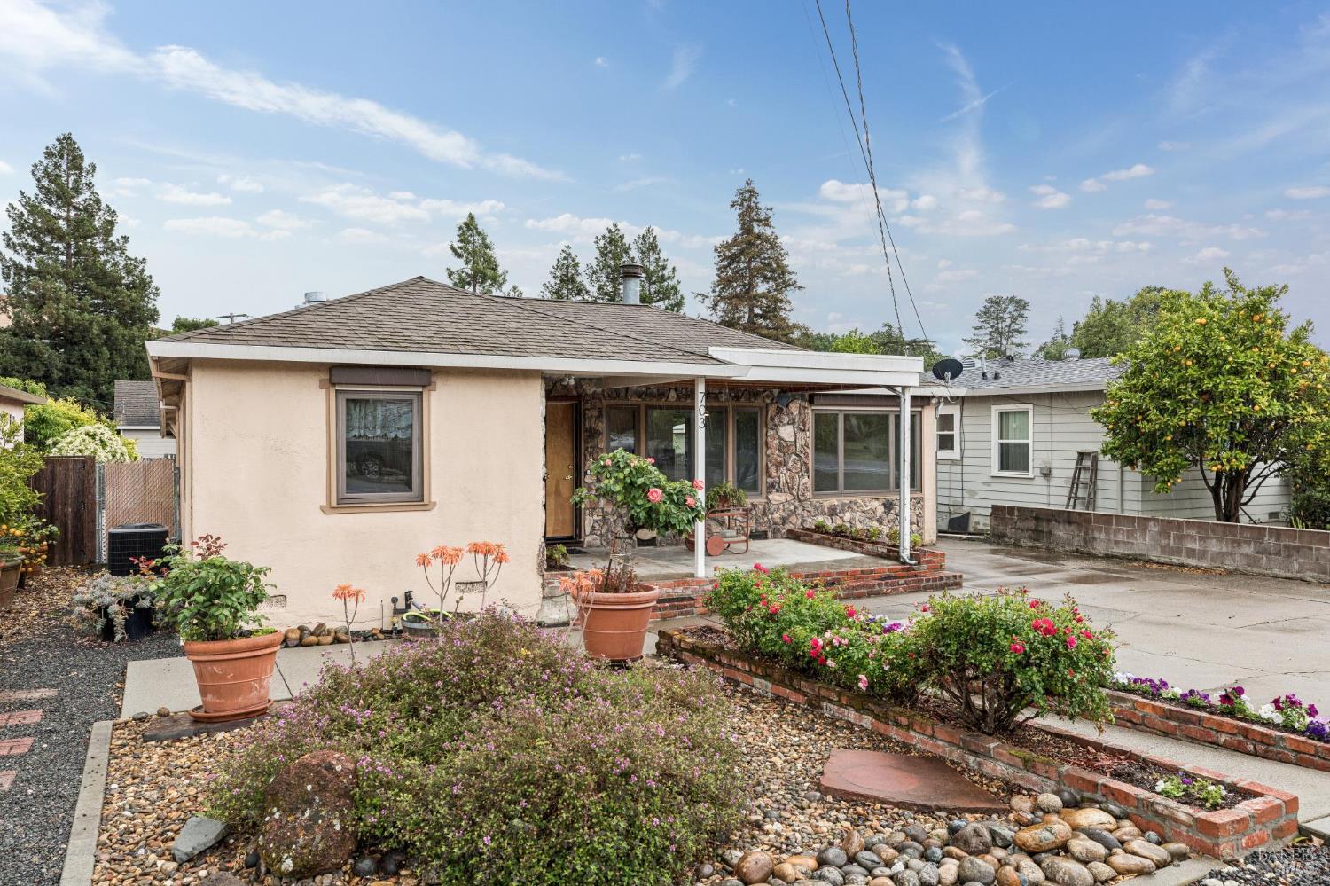 703 Lamont Avenue
