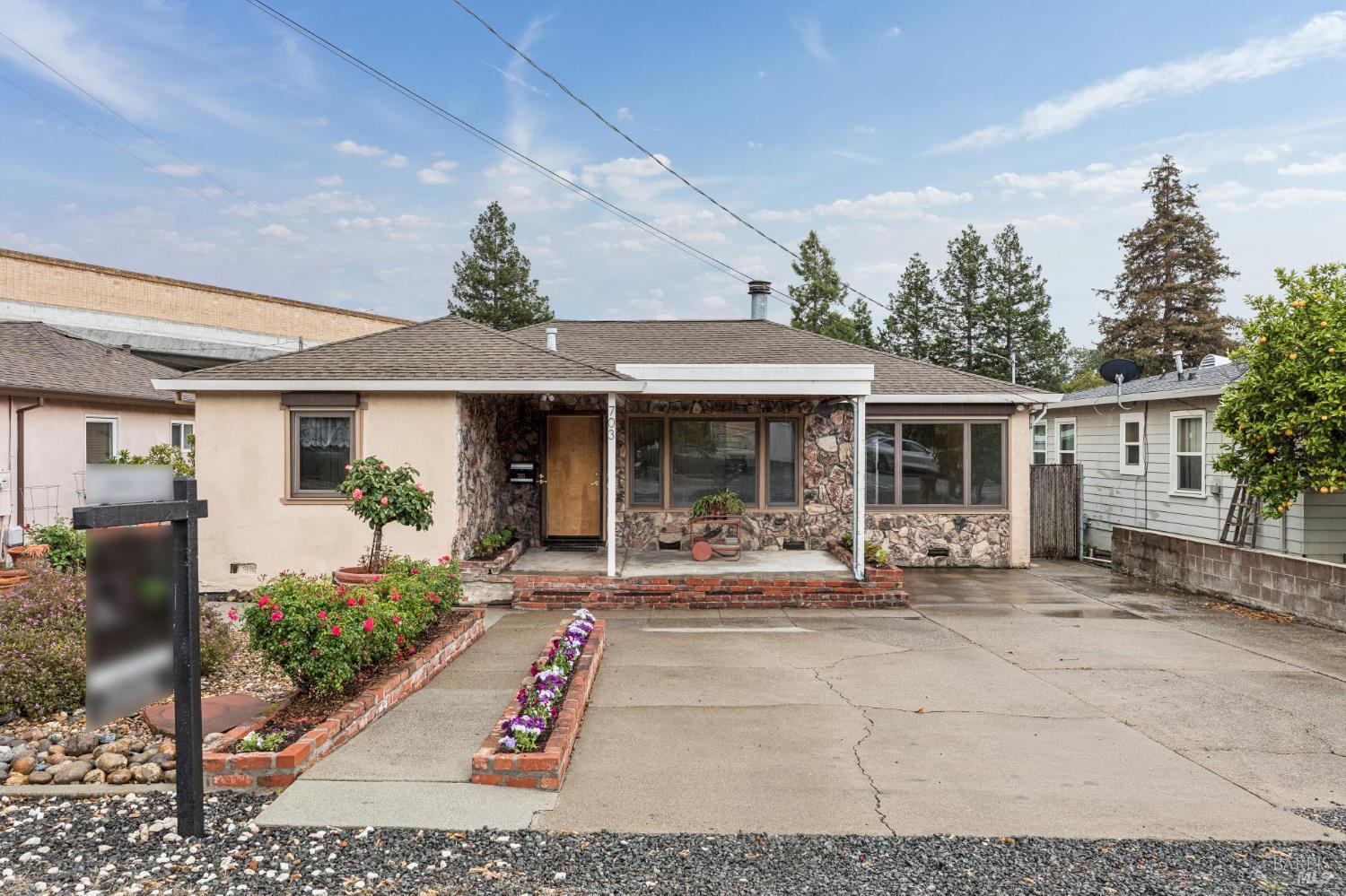 703 Lamont Avenue