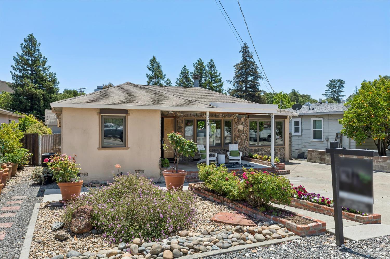 703 Lamont Avenue
