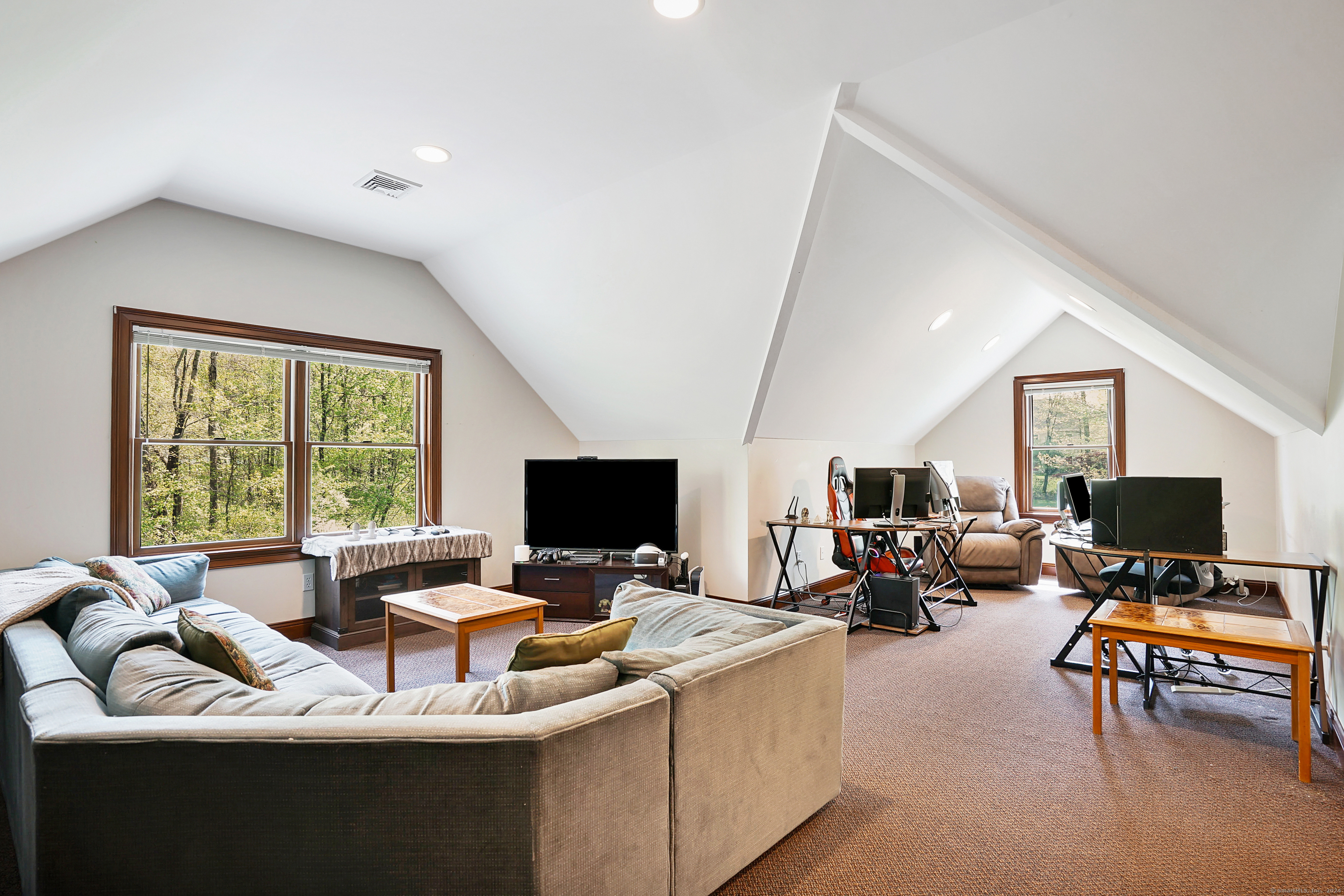 529 Eastbury Hill Road