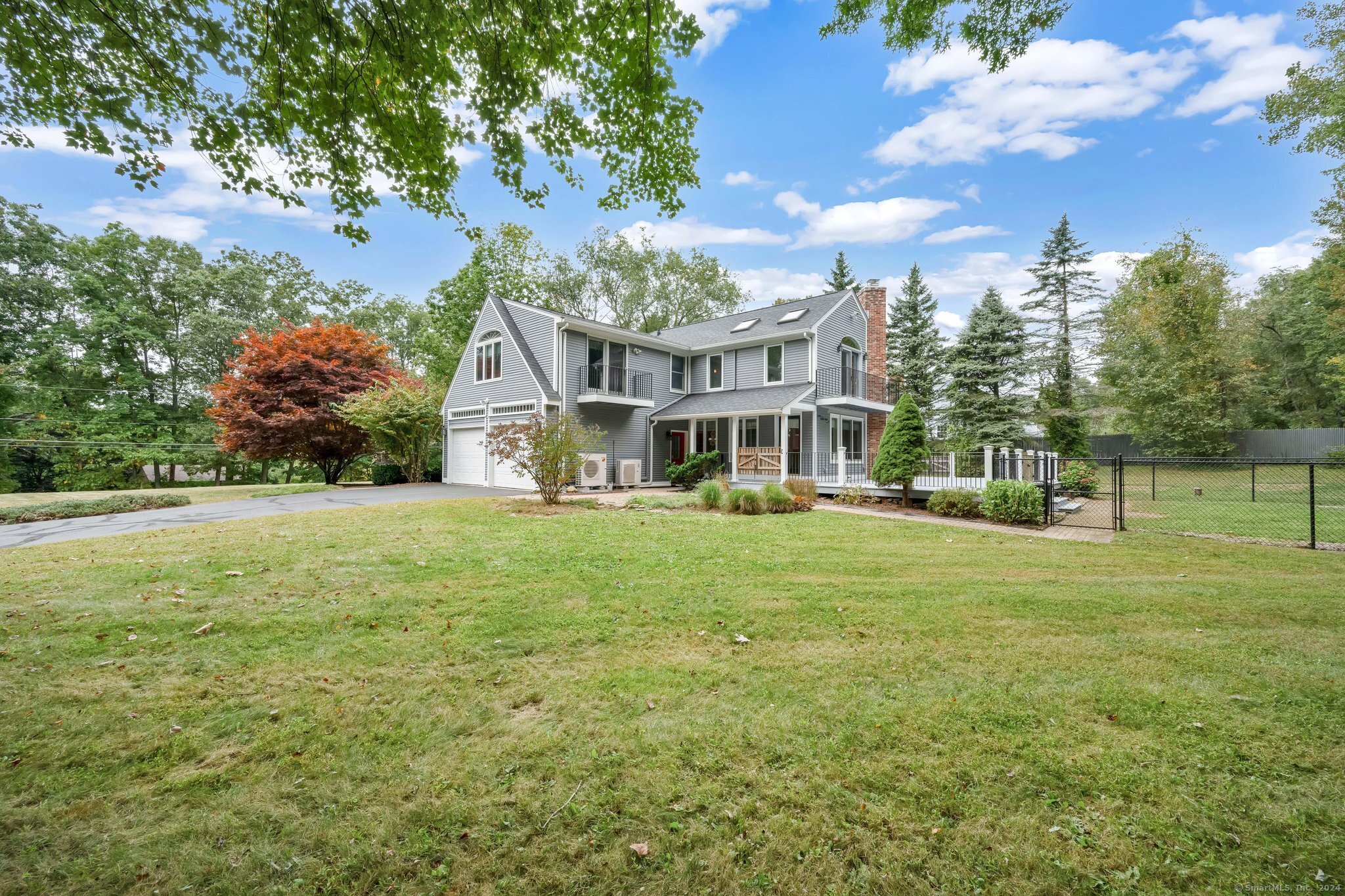 900 North River Road