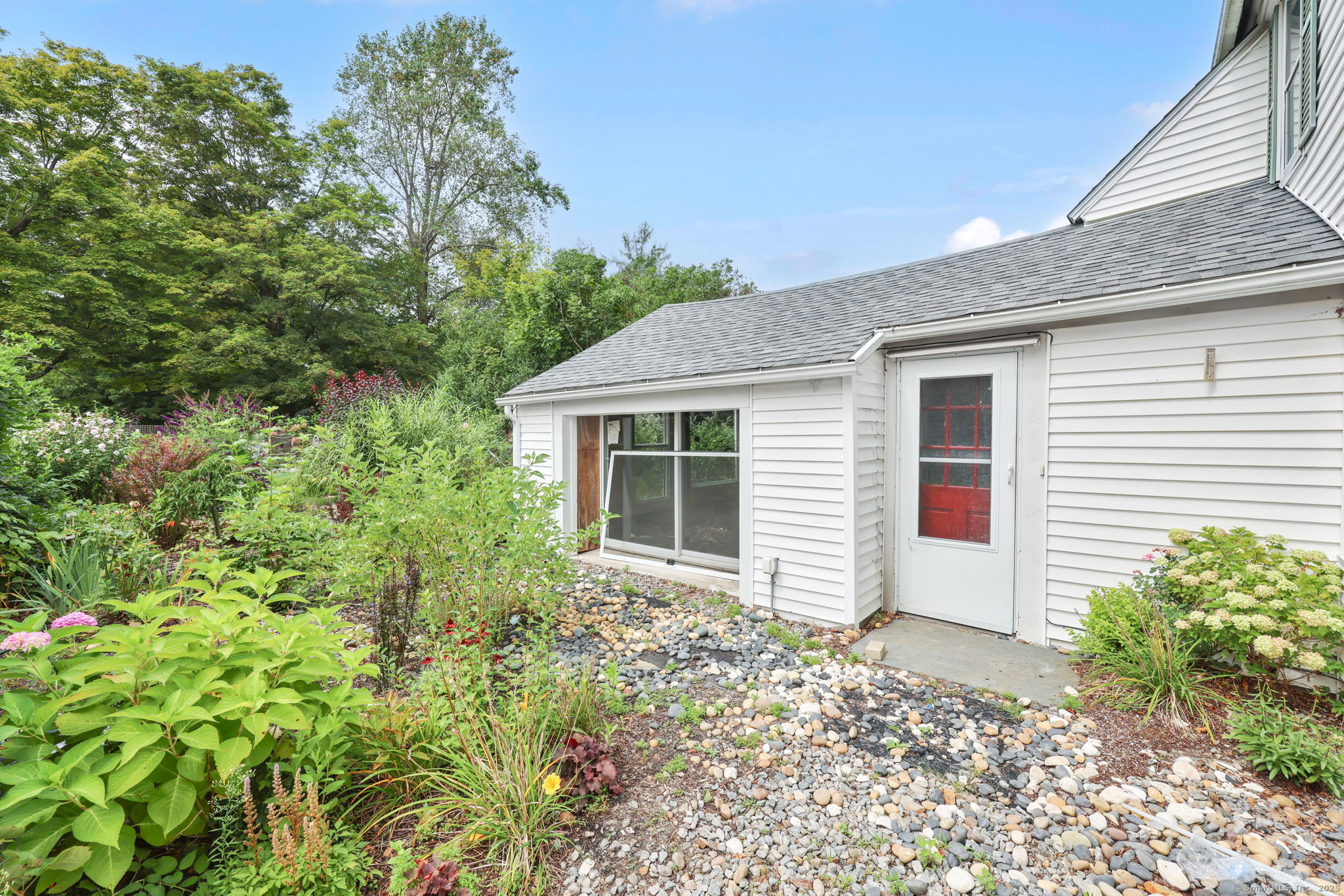89 Tolland Green