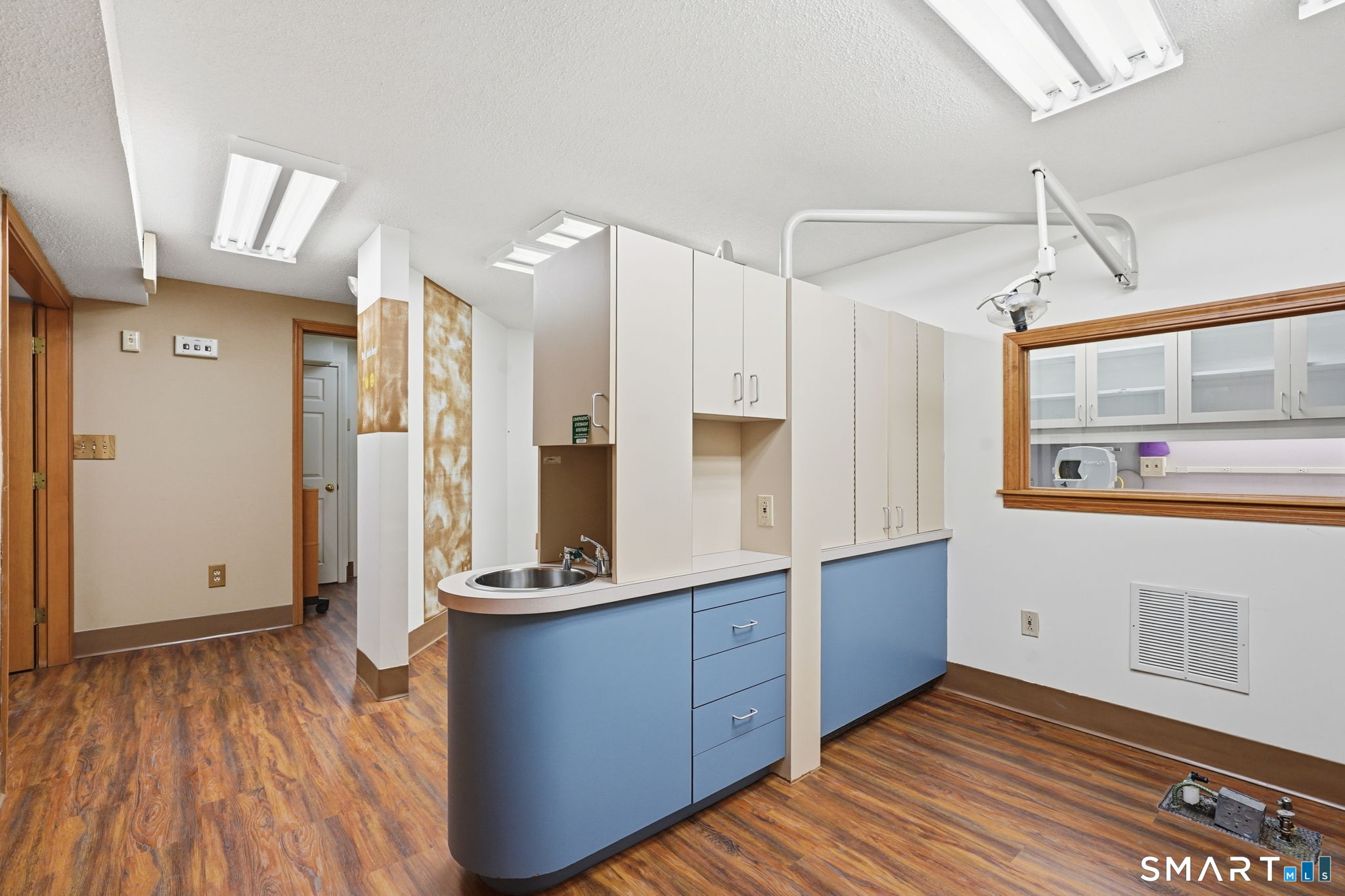 1050 Sullivan Avenue STE A1