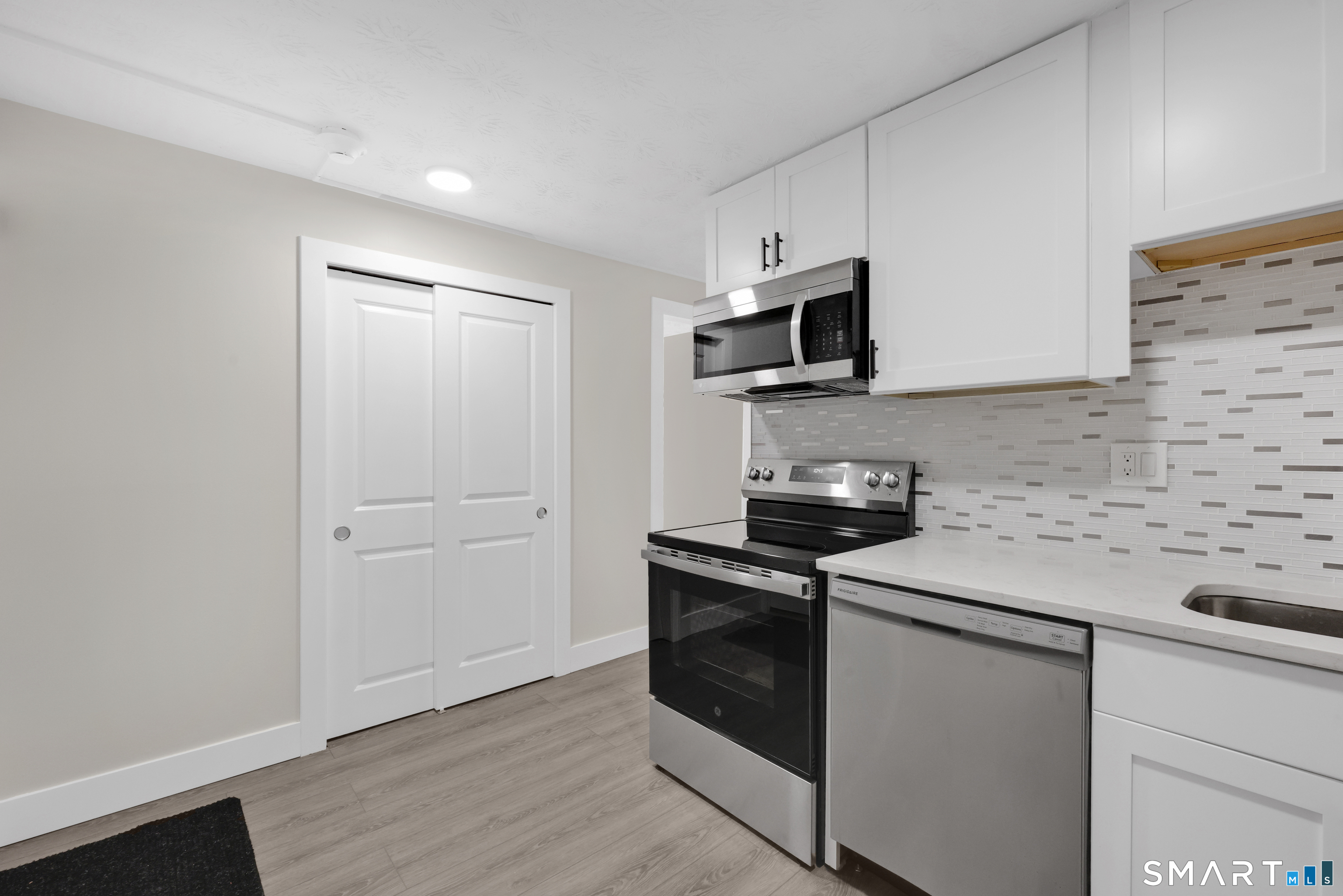 949 Pleasant Vly Road 5-1