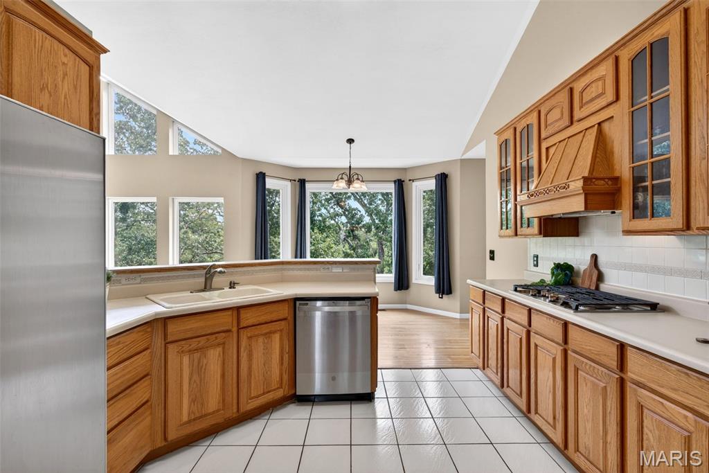 5032 Oak Bluff Drive