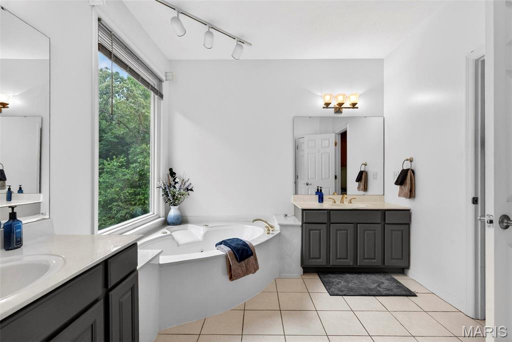5032 Oak Bluff Drive