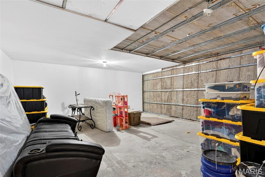 5032 Oak Bluff Drive