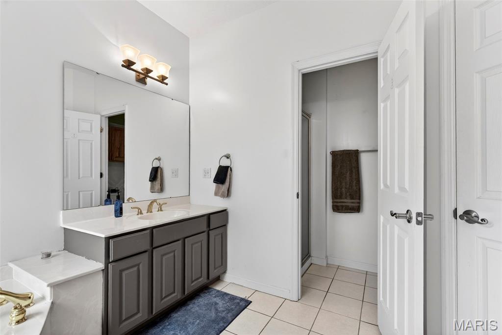 5032 Oak Bluff Drive
