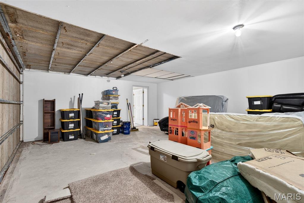 5032 Oak Bluff Drive