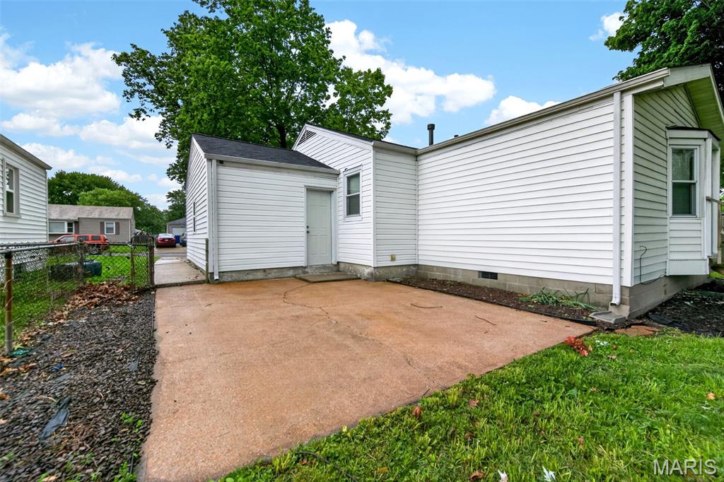 860 Loekes Drive