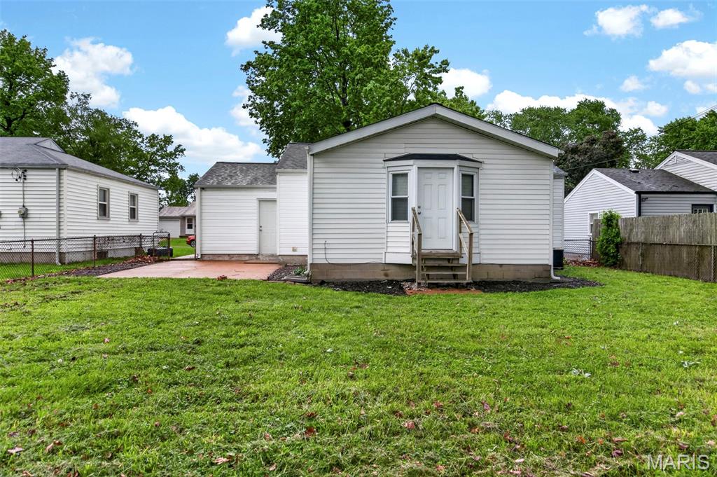 860 Loekes Drive