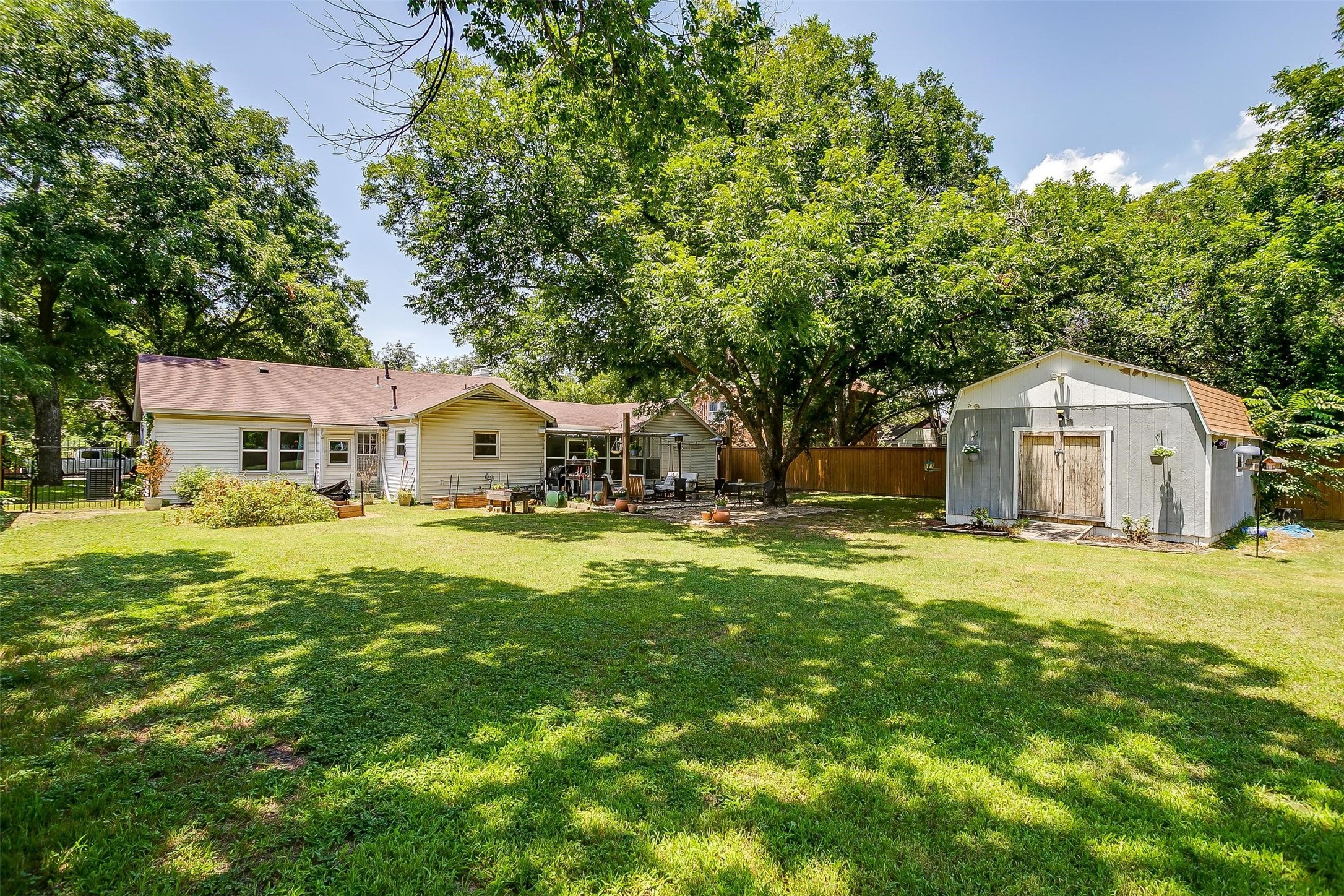 608 Frontier Street