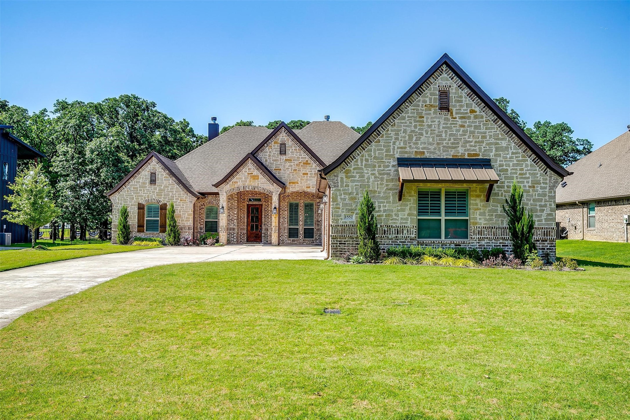 1552 Laguna N