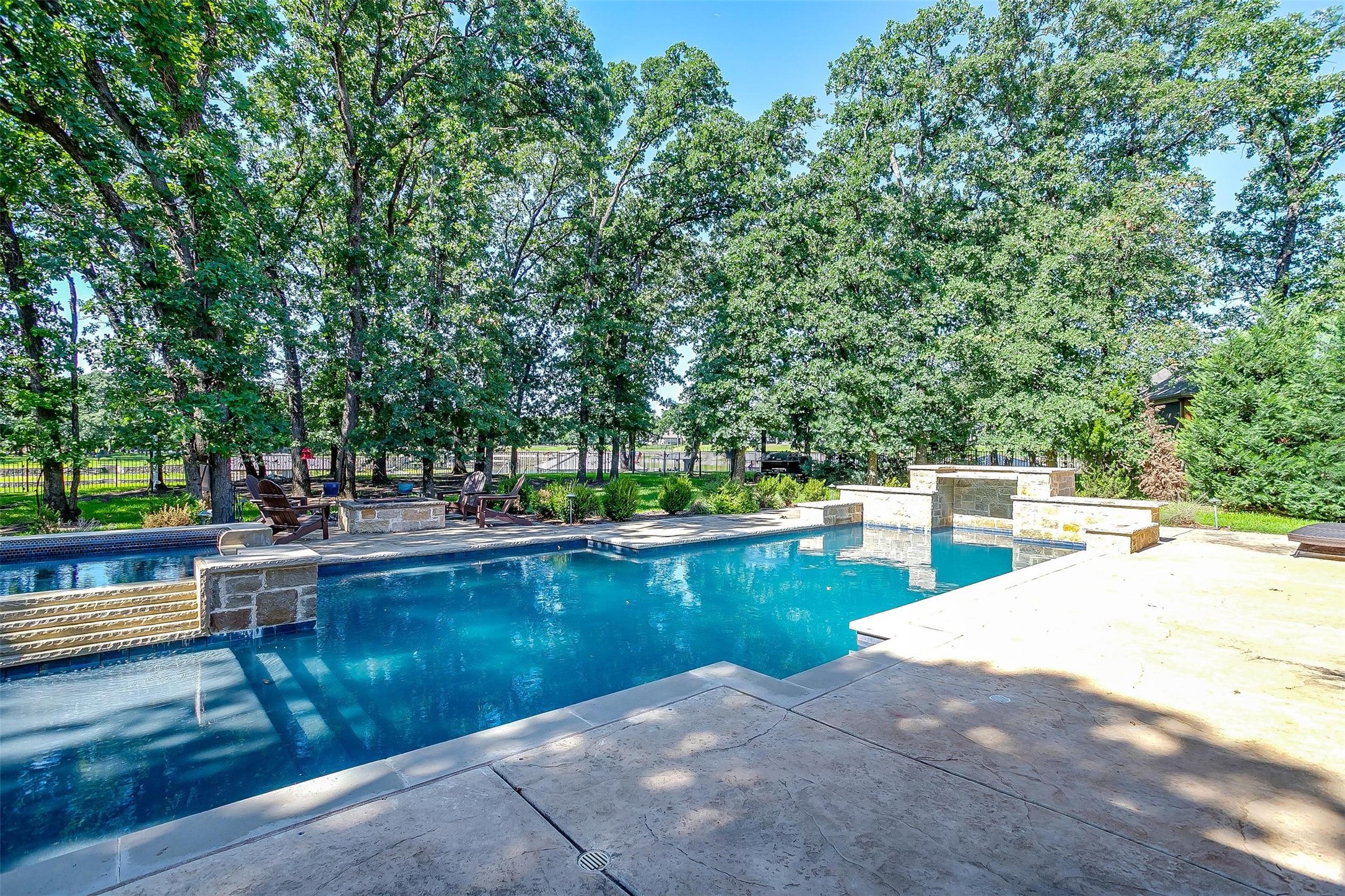 1552 Laguna N