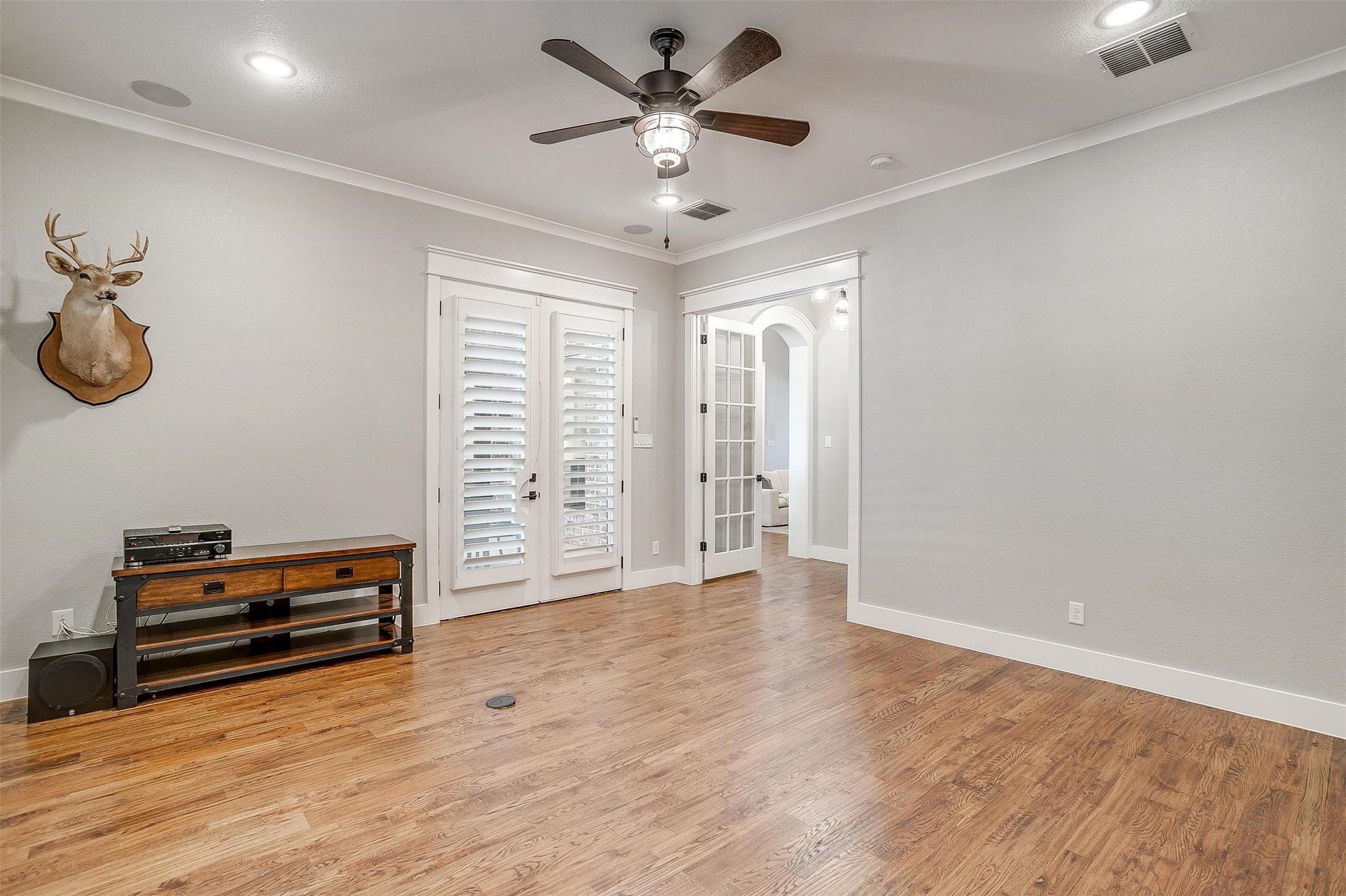 1552 Laguna N