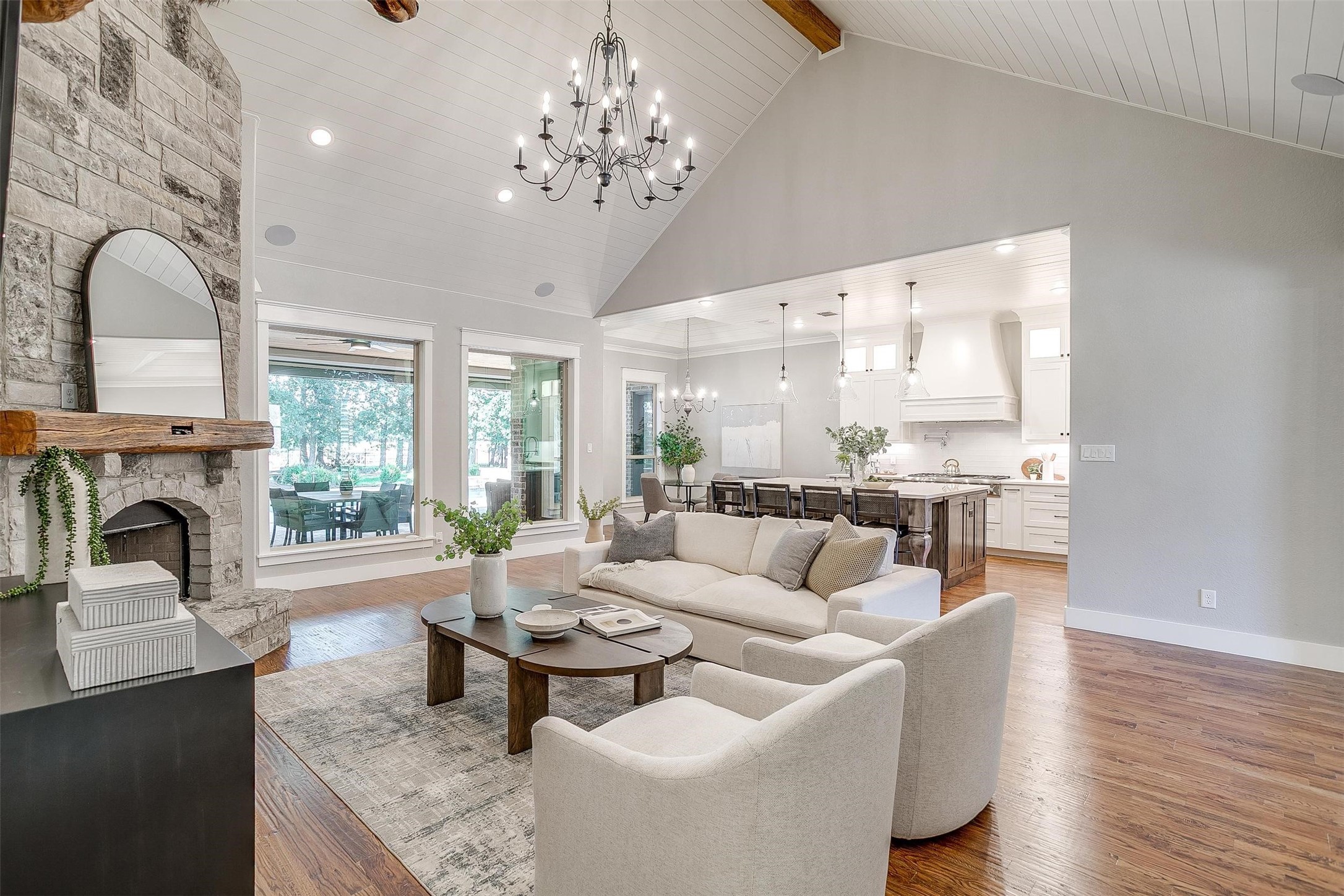1552 Laguna N