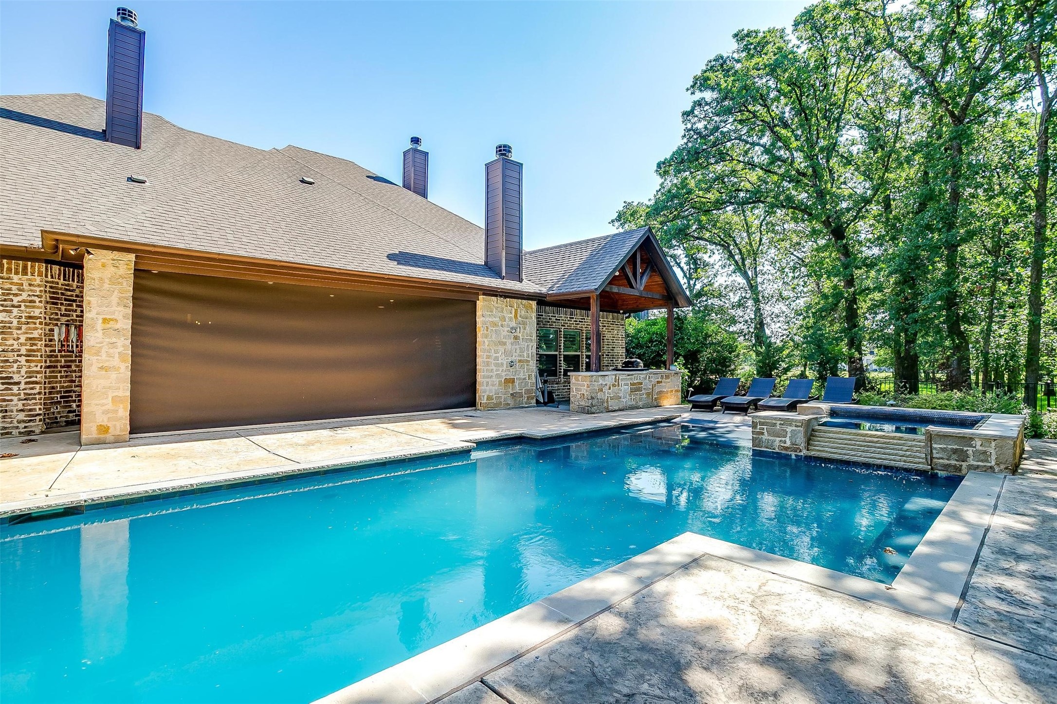 1552 Laguna N