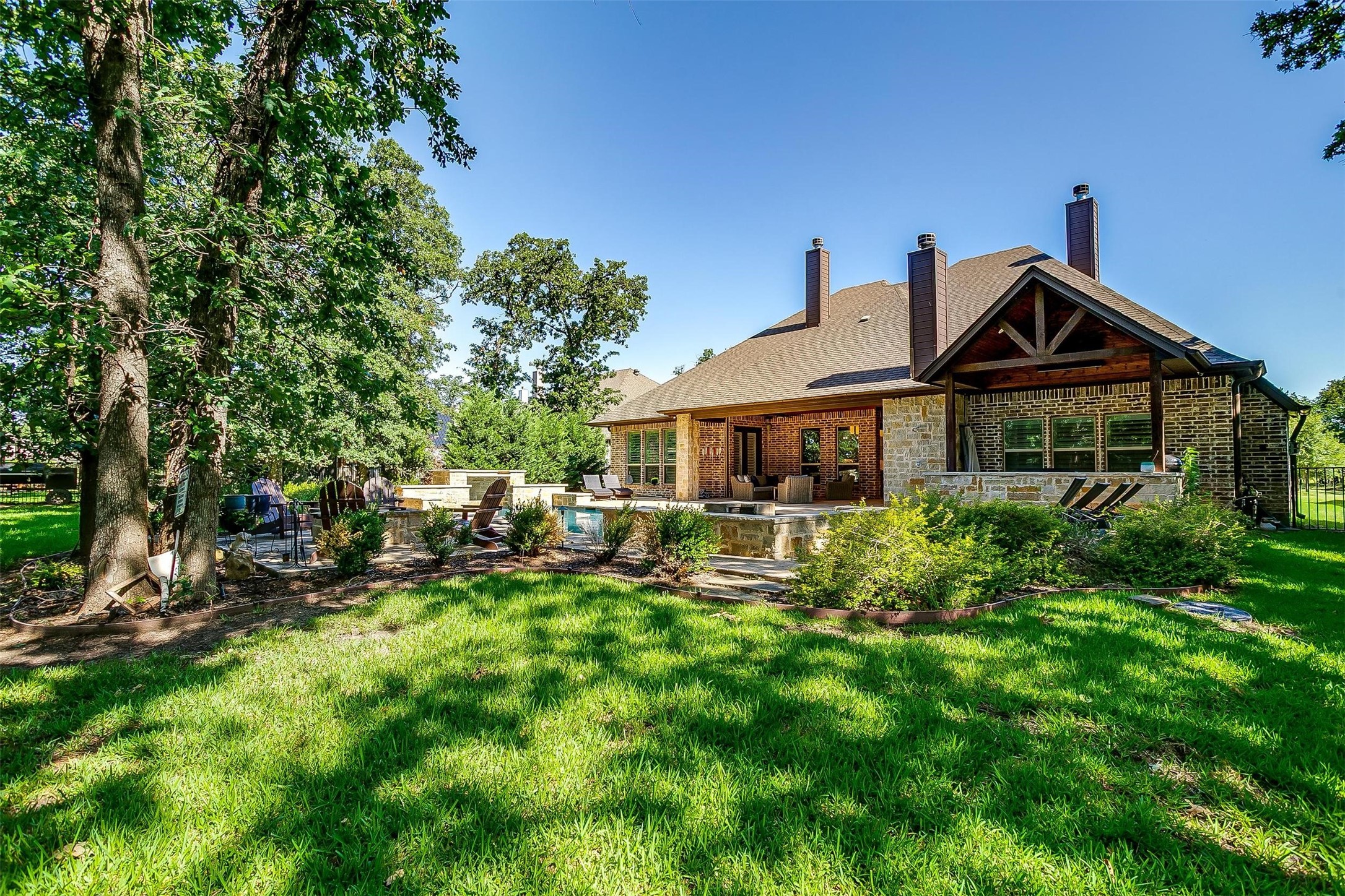 1552 Laguna N