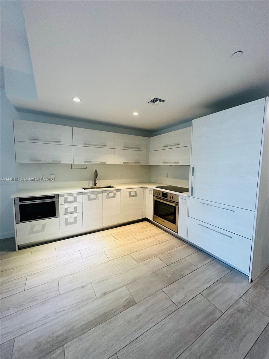 45 SW 9th St # 1202