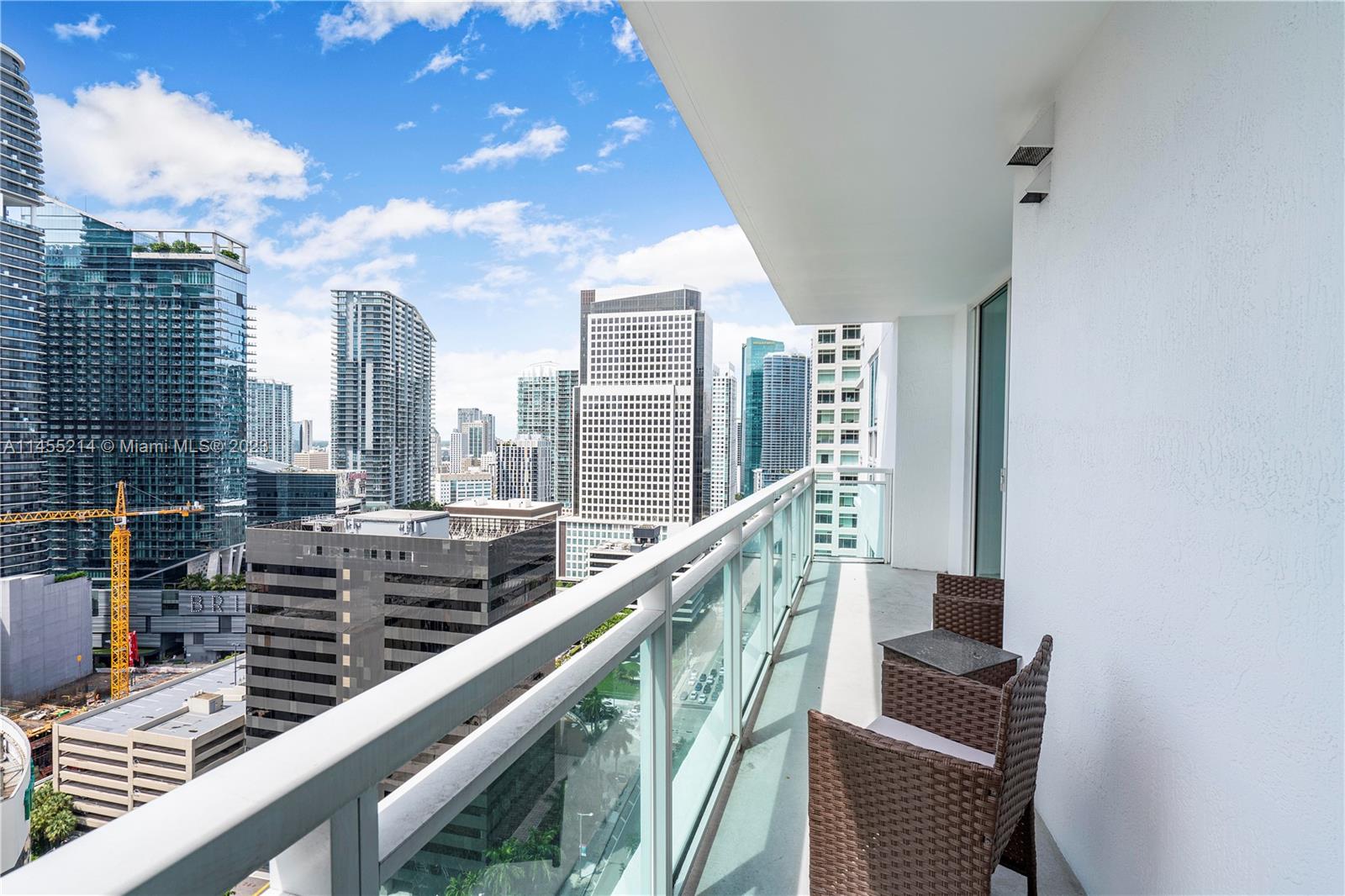 951 Brickell Ave # 2705