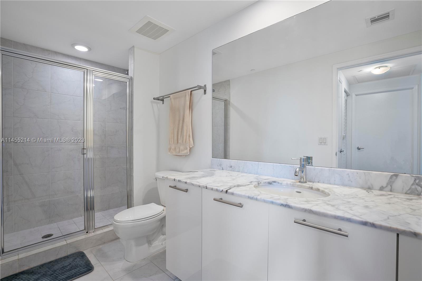 951 Brickell Ave # 2705