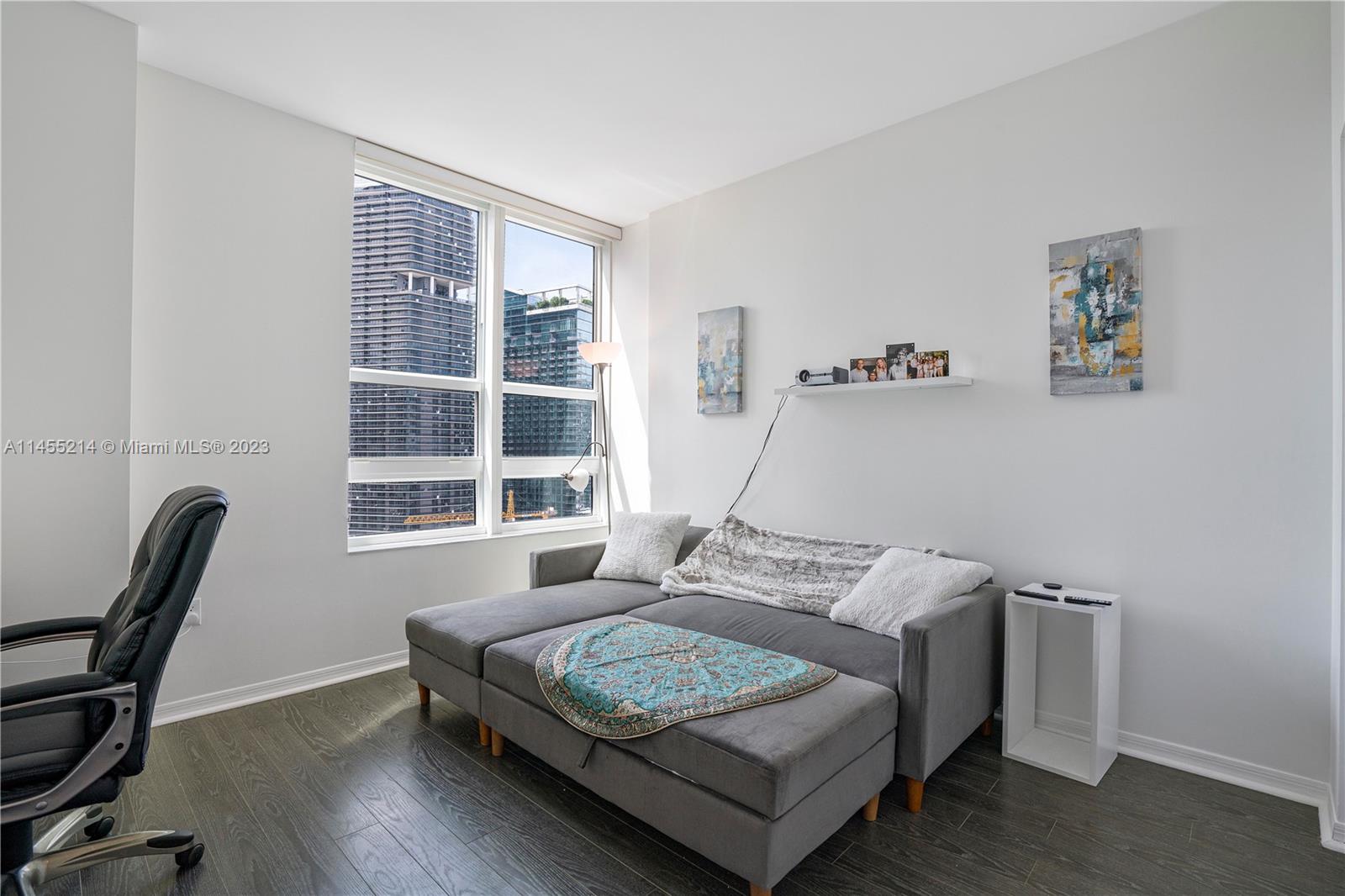 951 Brickell Ave # 2705