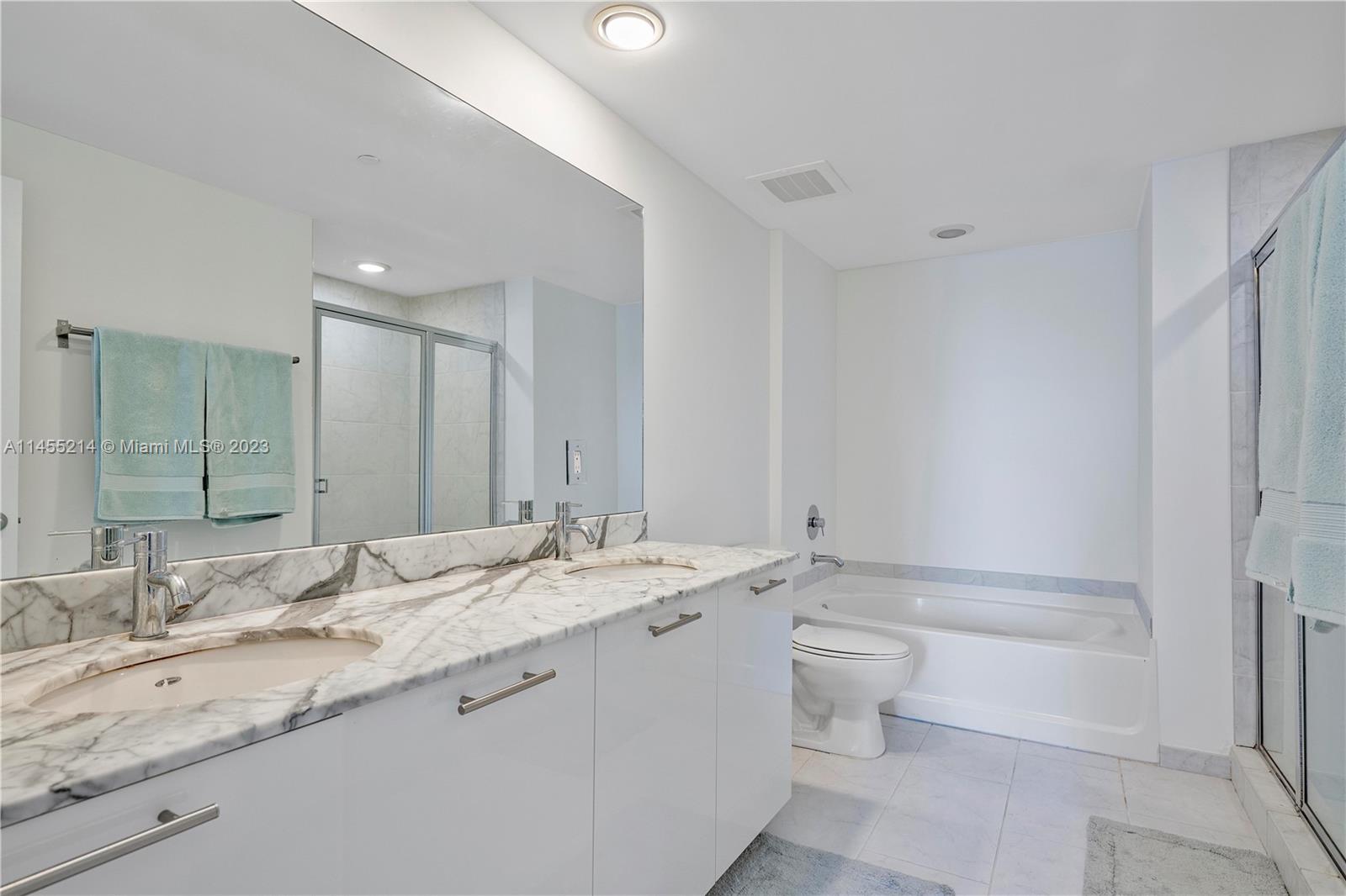 951 Brickell Ave # 2705
