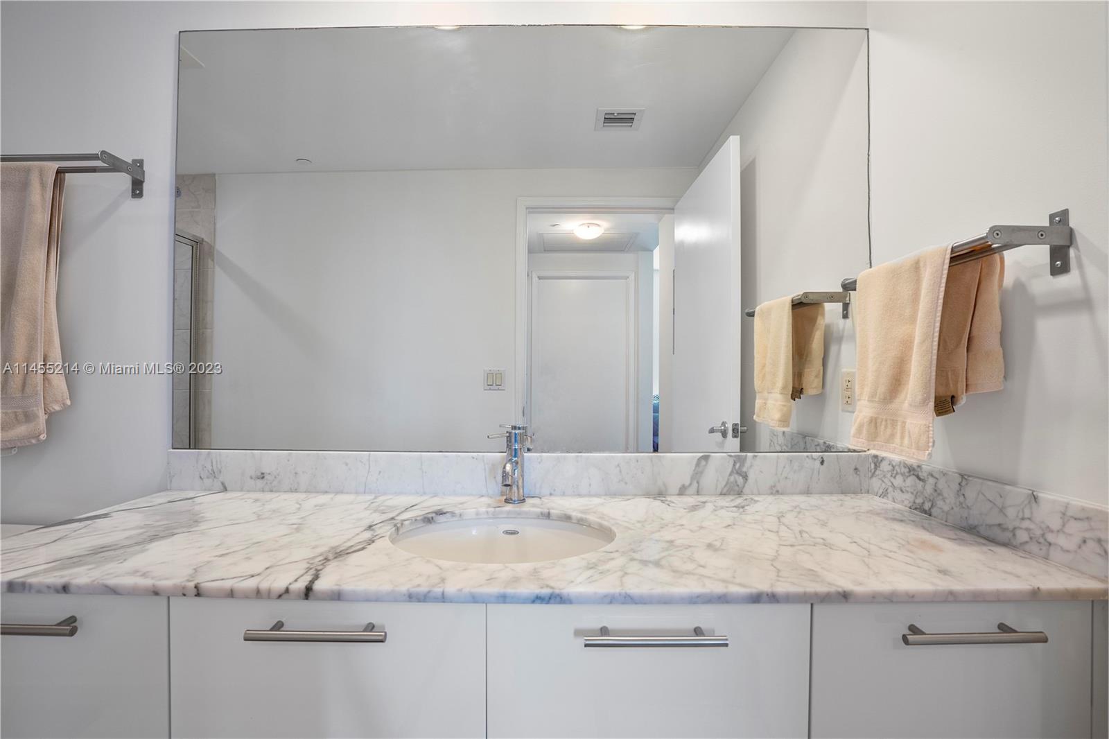 951 Brickell Ave # 2705