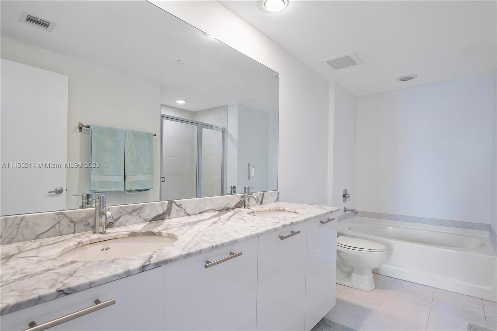 951 Brickell Ave # 2705