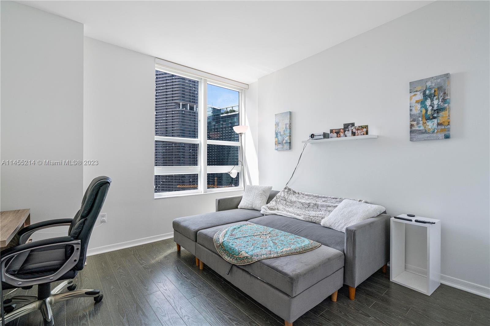 951 Brickell Ave # 2705