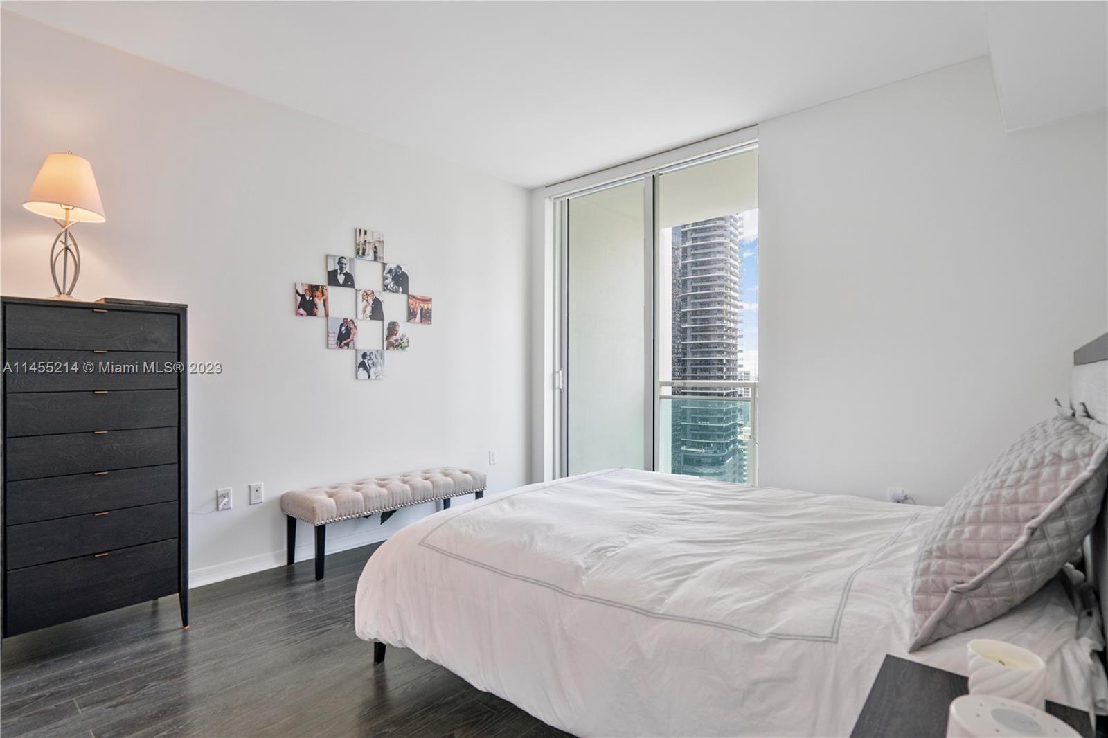 951 Brickell Ave # 2705