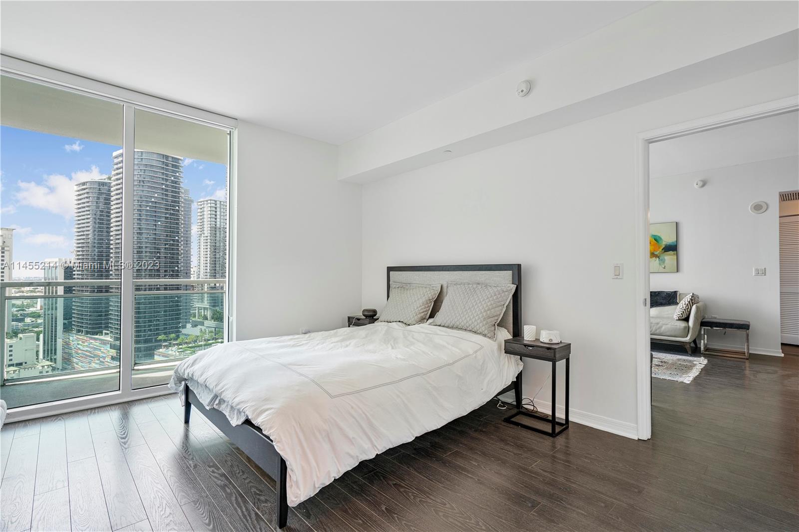 951 Brickell Ave # 2705