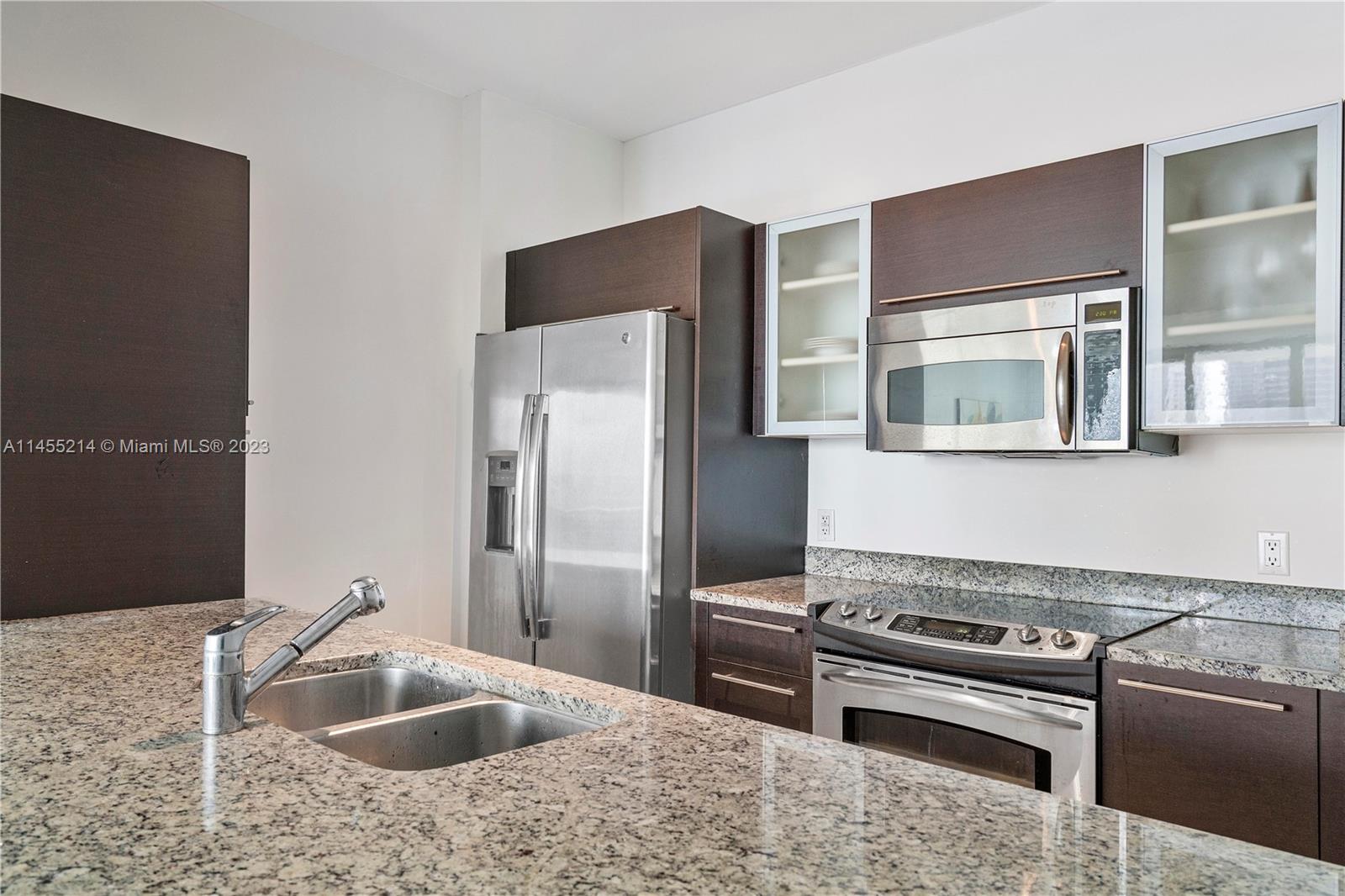 951 Brickell Ave # 2705