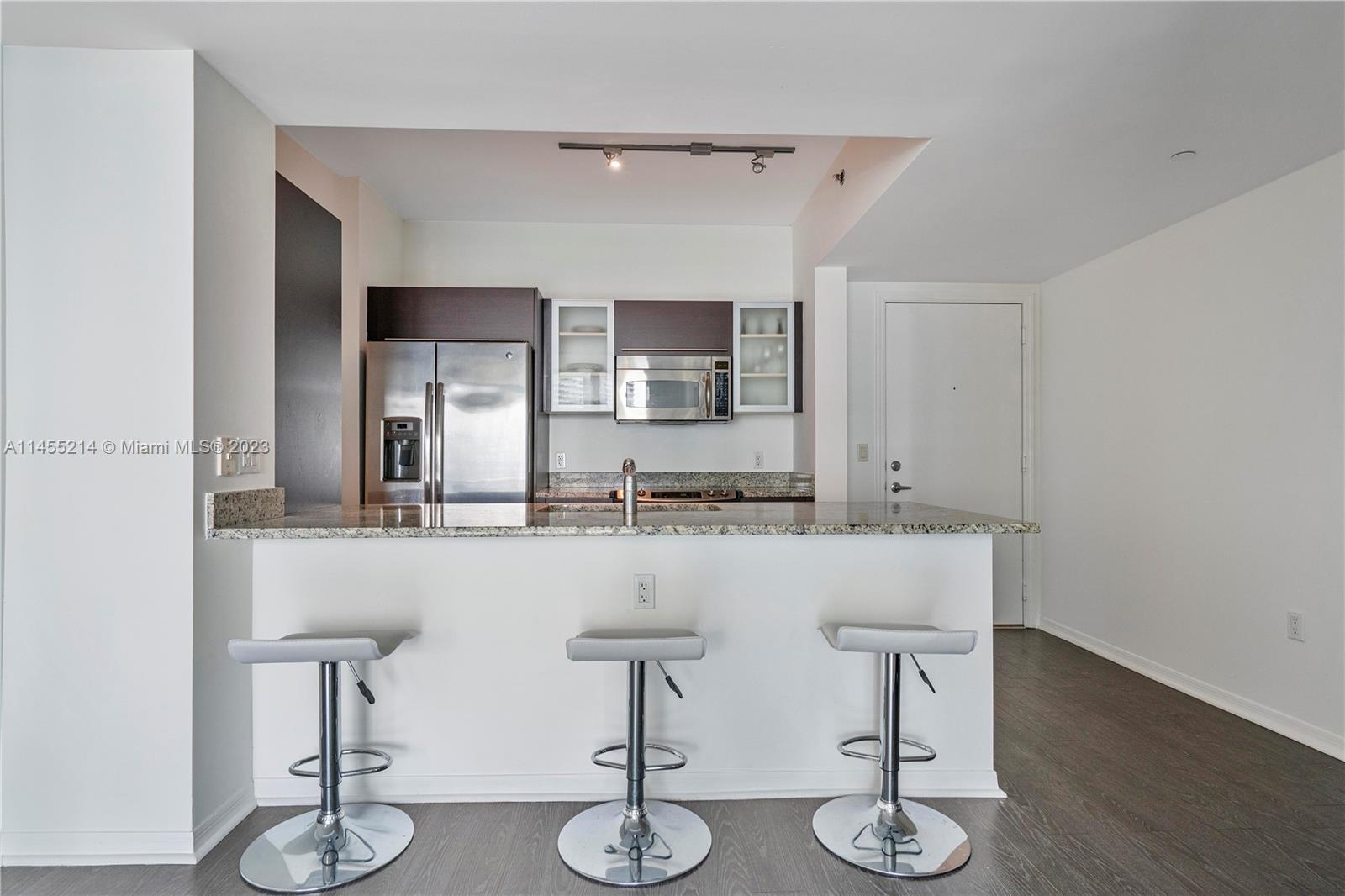 951 Brickell Ave # 2705