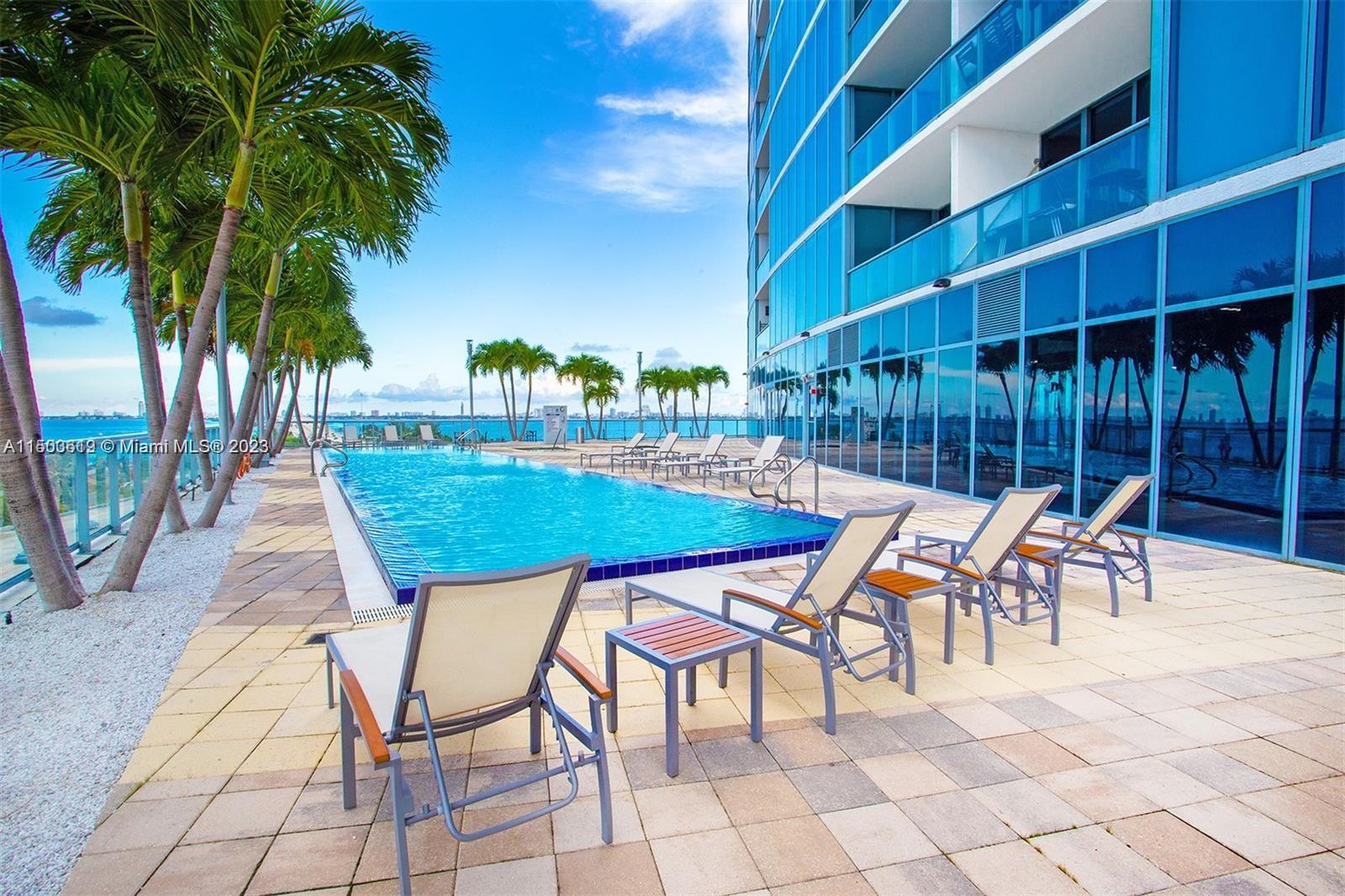 601 NE 36th St # 1402